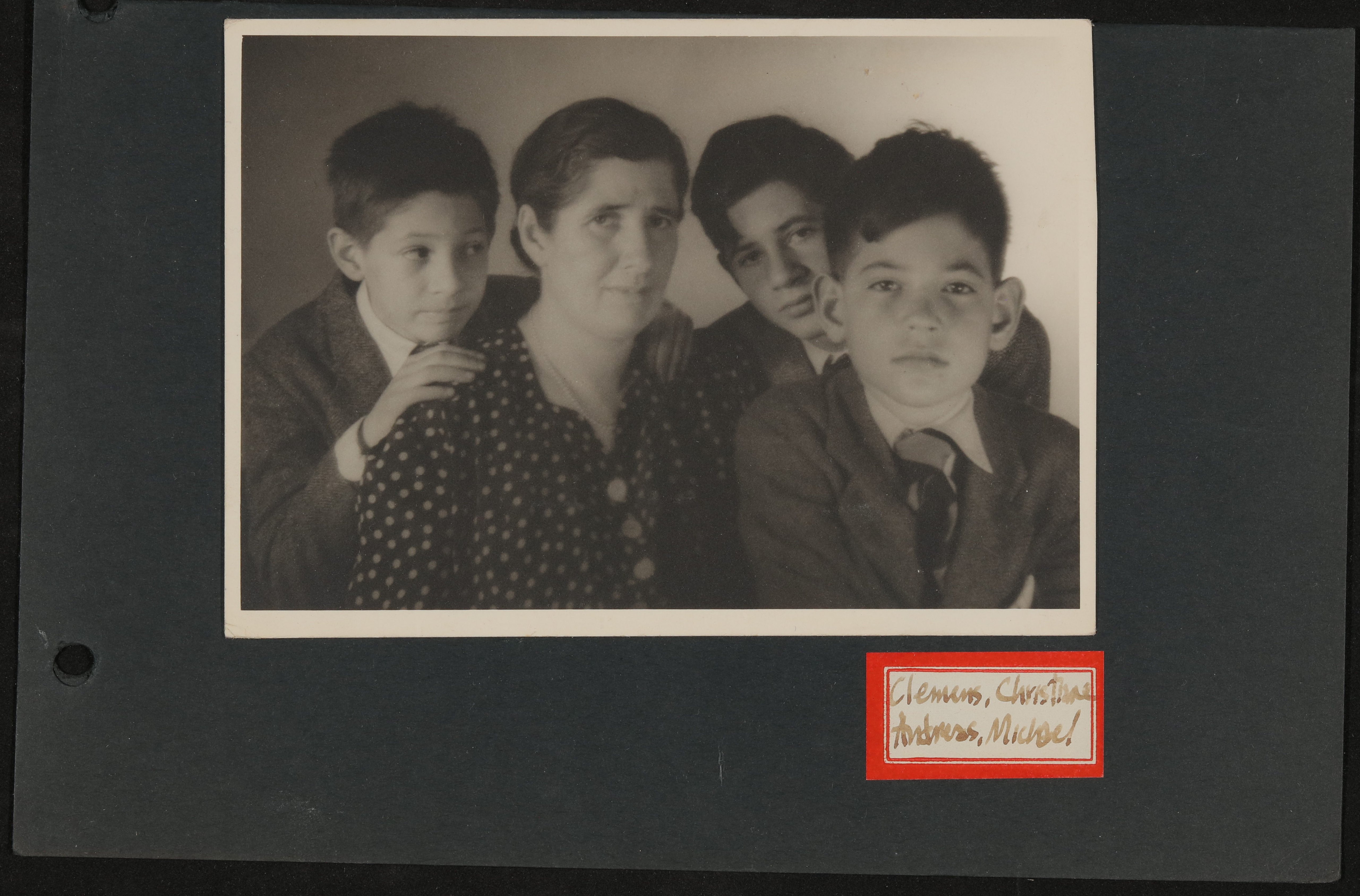 Christiane Zimmer mit drei Söhnen (Vera Graaf CC BY-NC-SA)
