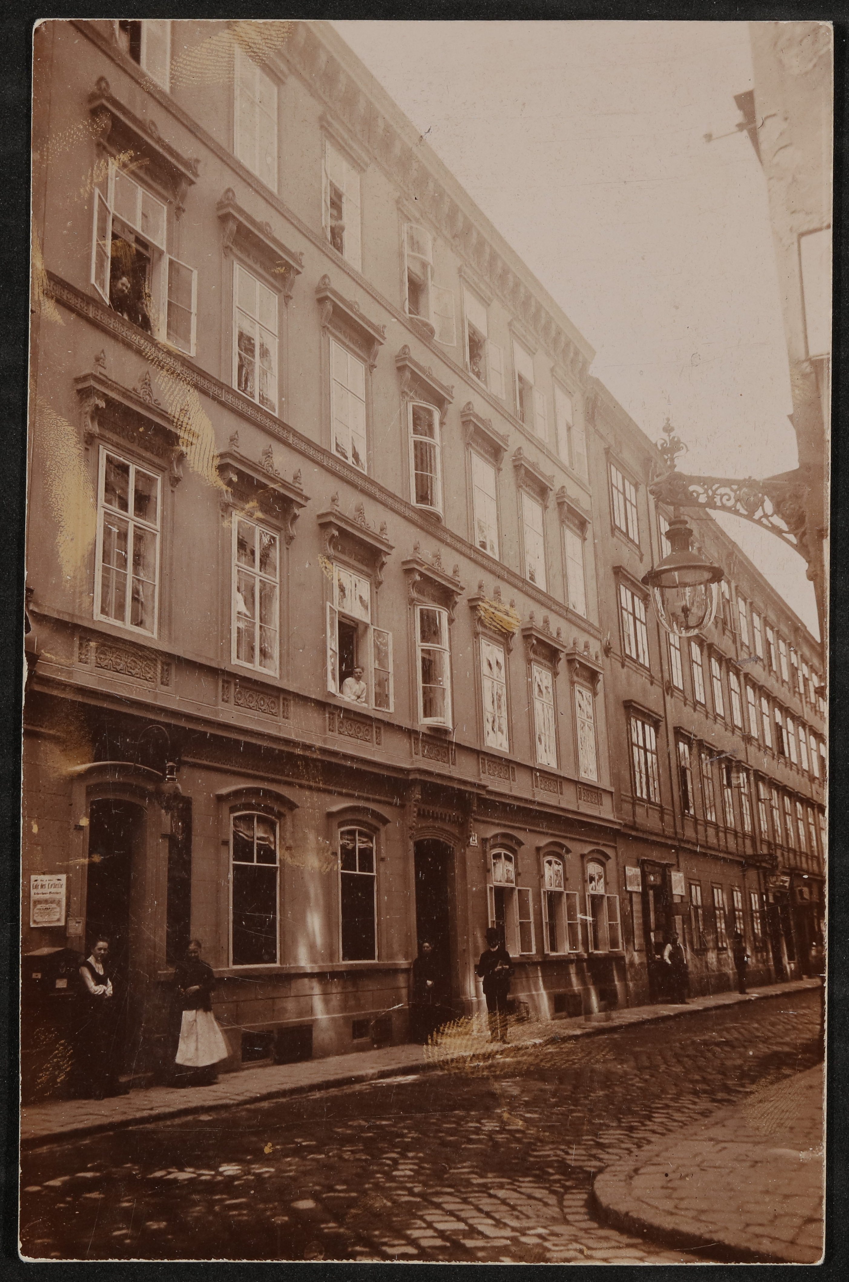 Fassade von Hofmannsthals Geburtshaus in der Salesianergasse 12 in Wien, Ansicht von Südosten (Freies Deutsches Hochstift / Frankfurter Goethe-Museum CC BY-NC-SA)