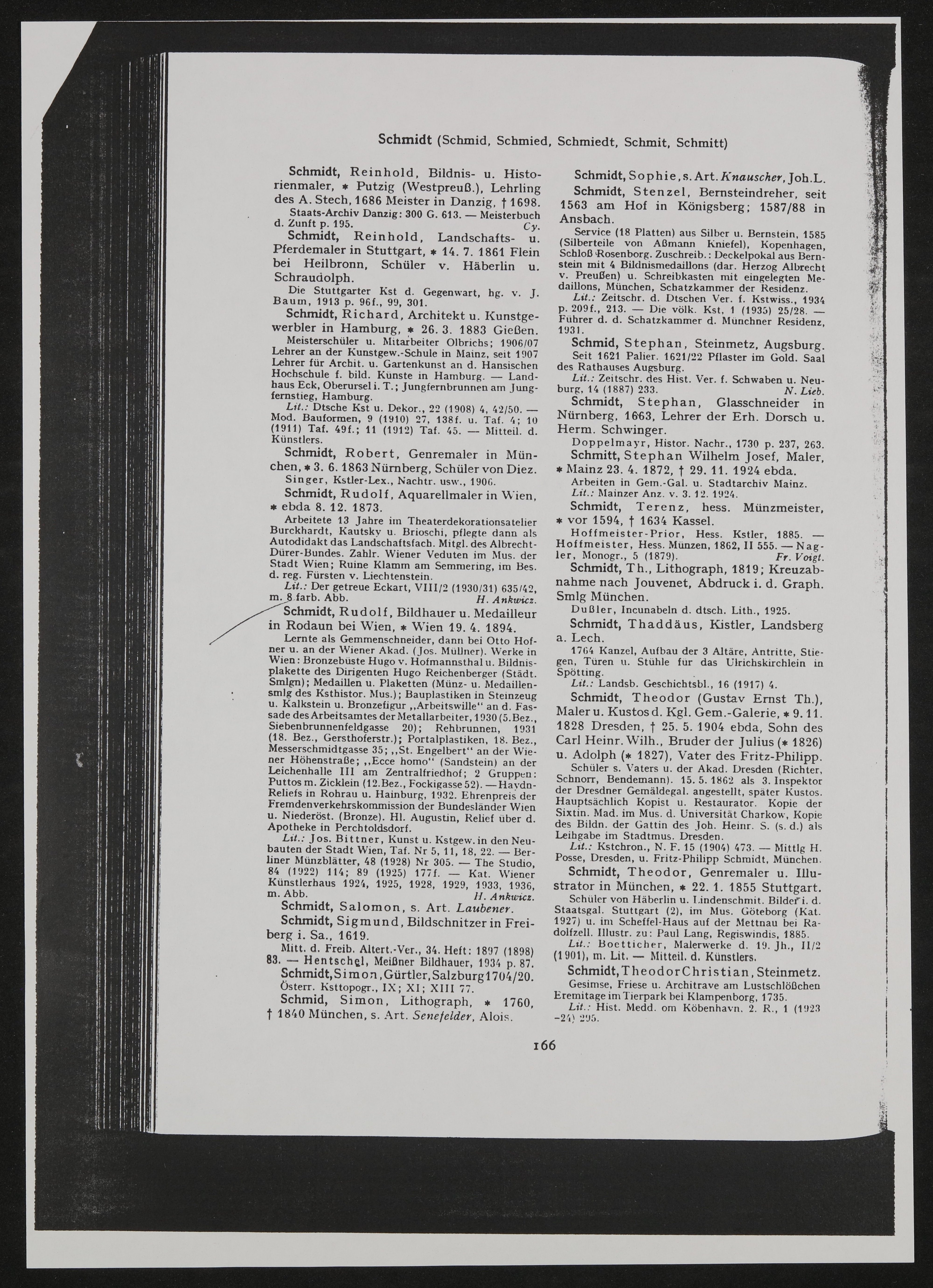 Fotografien von Hofmannsthals Totenmaske aus Zeitungsausschnitten zu dessen Tod 1929 (Freies Deutsches Hochstift / Frankfurter Goethe-Museum CC BY-NC-SA)