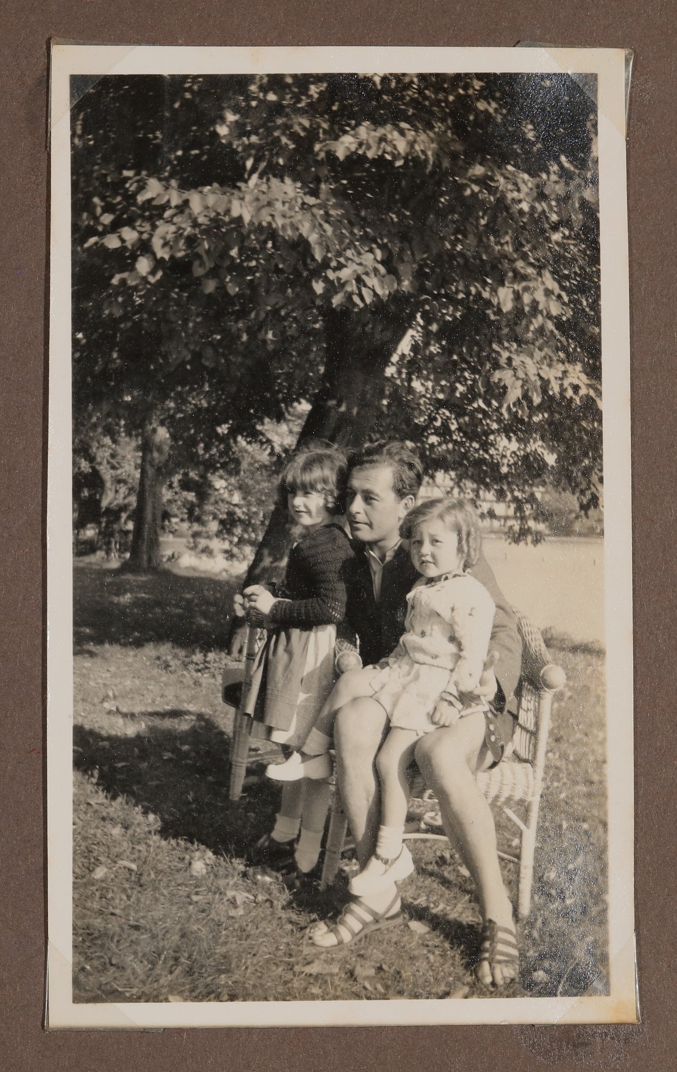 Raimund von Hofmannsthal mit Kindern am See (Vera Graaf CC BY-NC-SA)