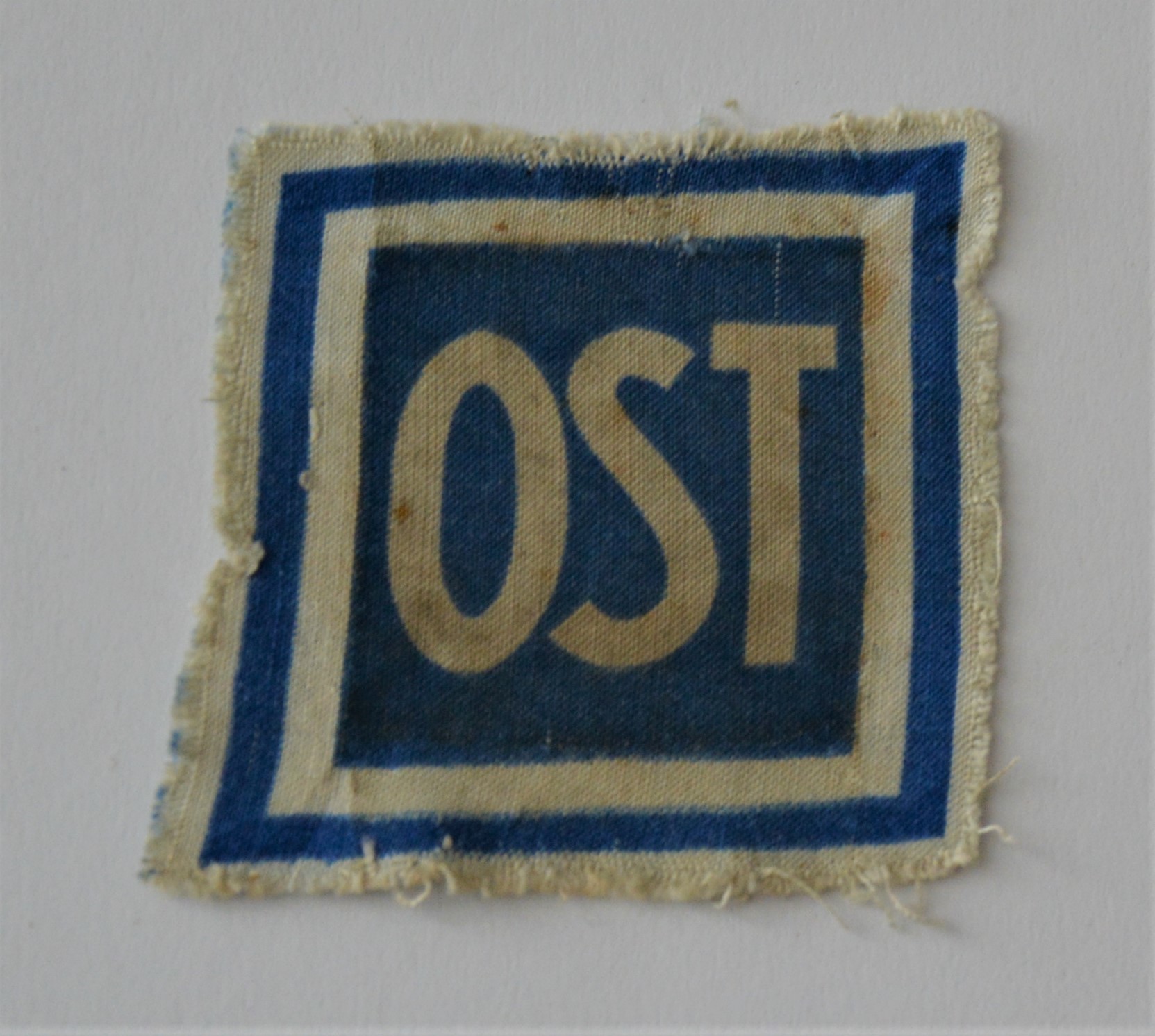 Aufnäher "OST" (Gedenkstätte Breitenau CC BY-NC-SA)
