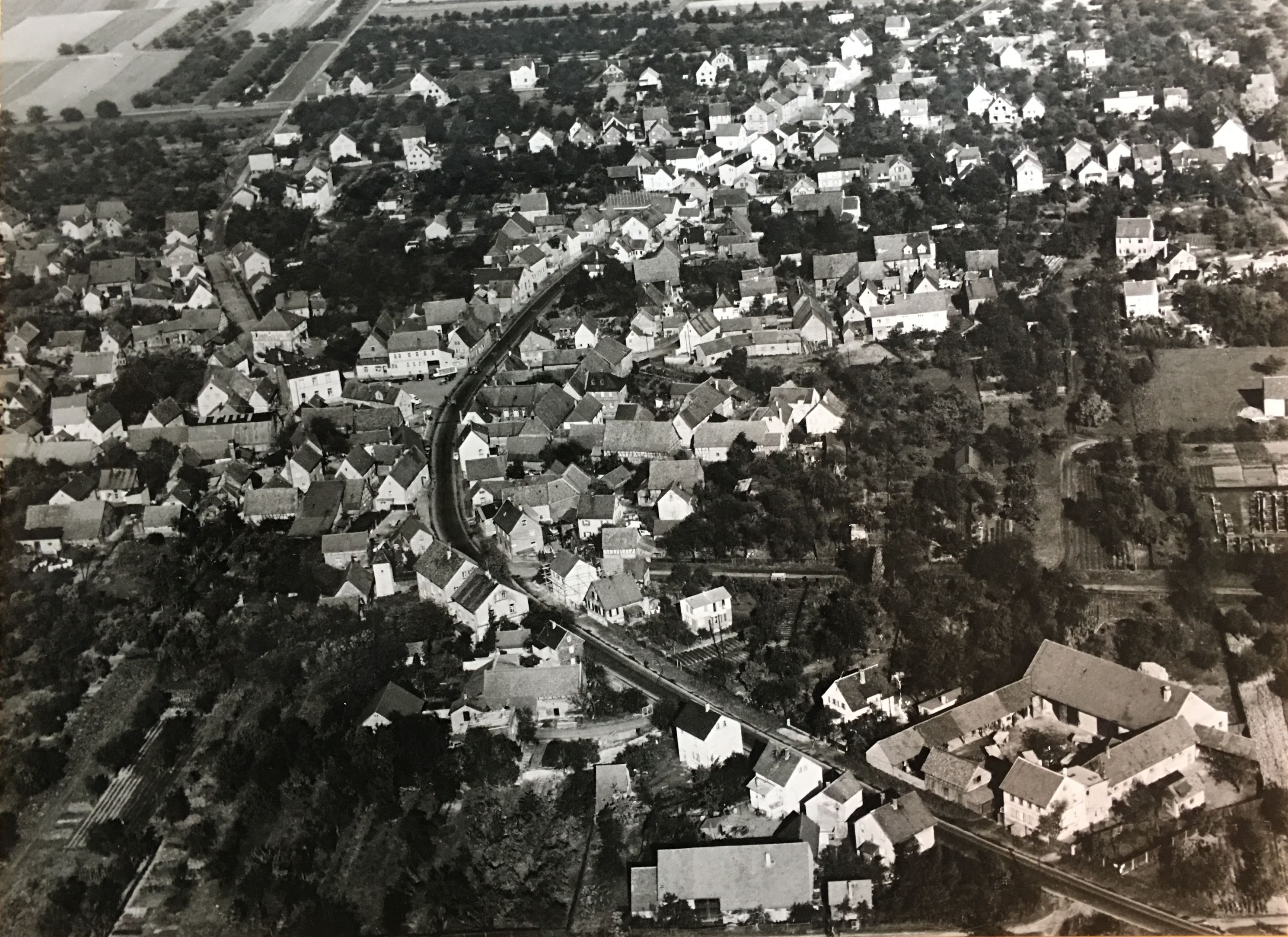 Luftbild Steinbach am Taunus 1956 (Taunus-Rhein-Main - Regionalgeschichtliche Sammlung Dr. Stefan Naas CC BY-NC-SA)