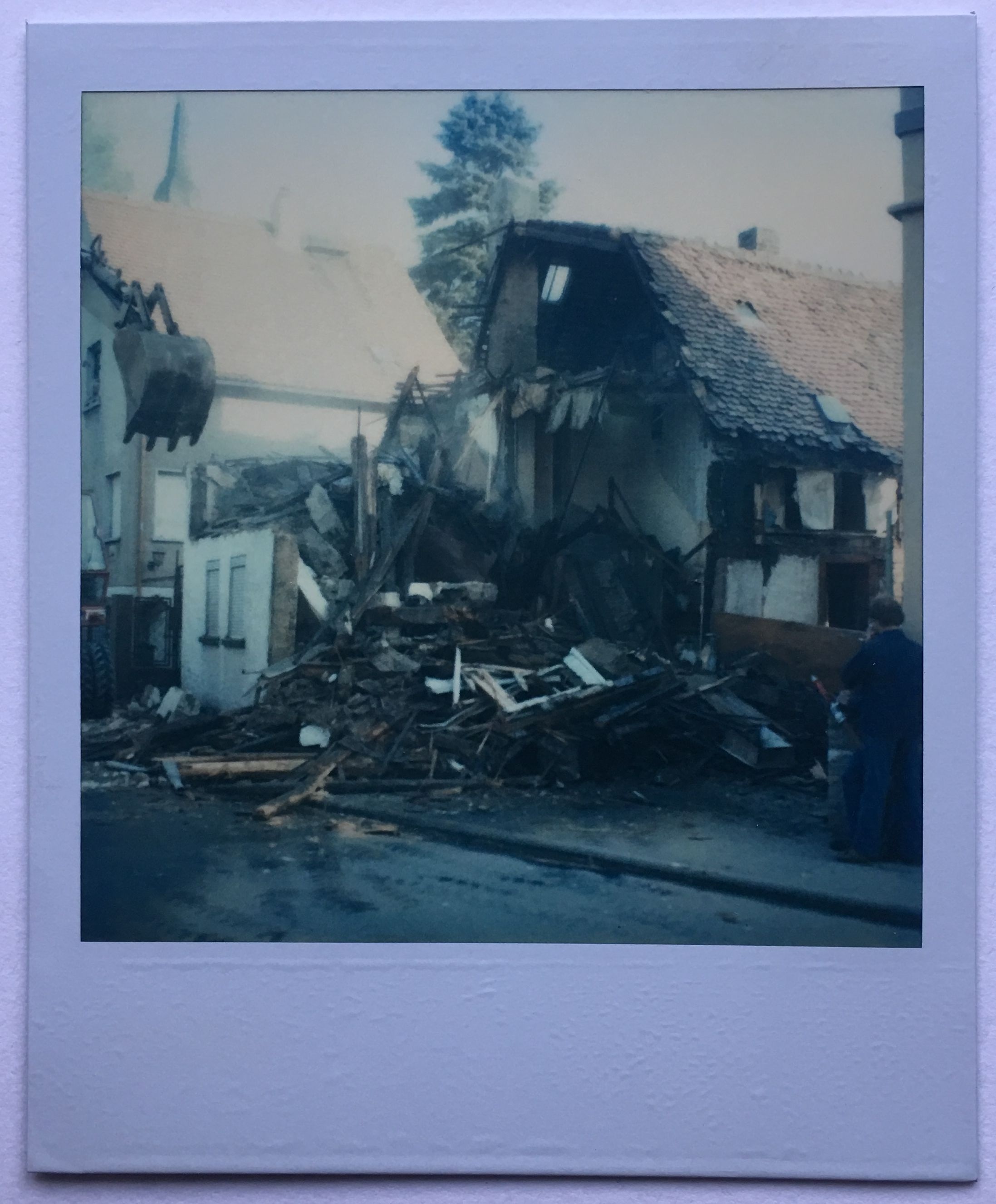 Abriss des Hauses Kirchgasse 1 1982 (Taunus-Rhein-Main - Regionalgeschichtliche Sammlung Dr. Stefan Naas CC BY-NC-SA)