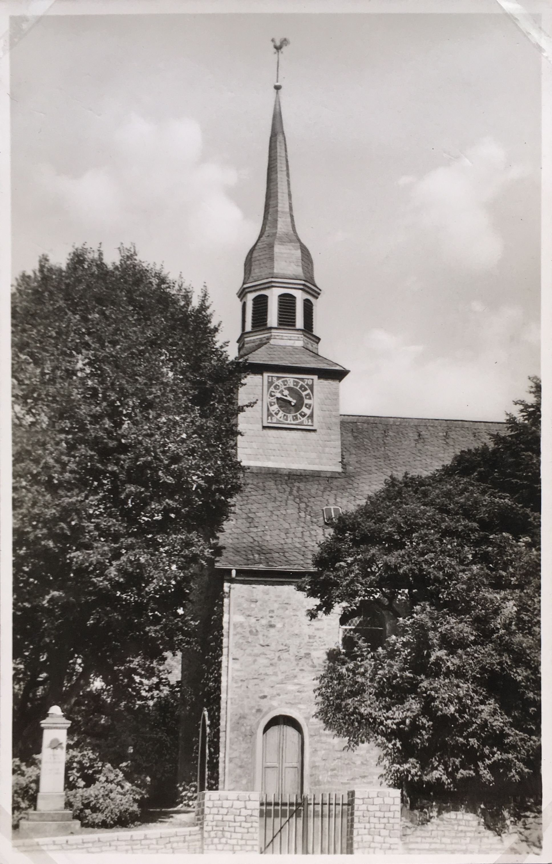 Evangelische Kirche Steinbach (Taunus-Rhein-Main - Regionalgeschichtliche Sammlung Dr. Stefan Naas CC BY-NC-SA)