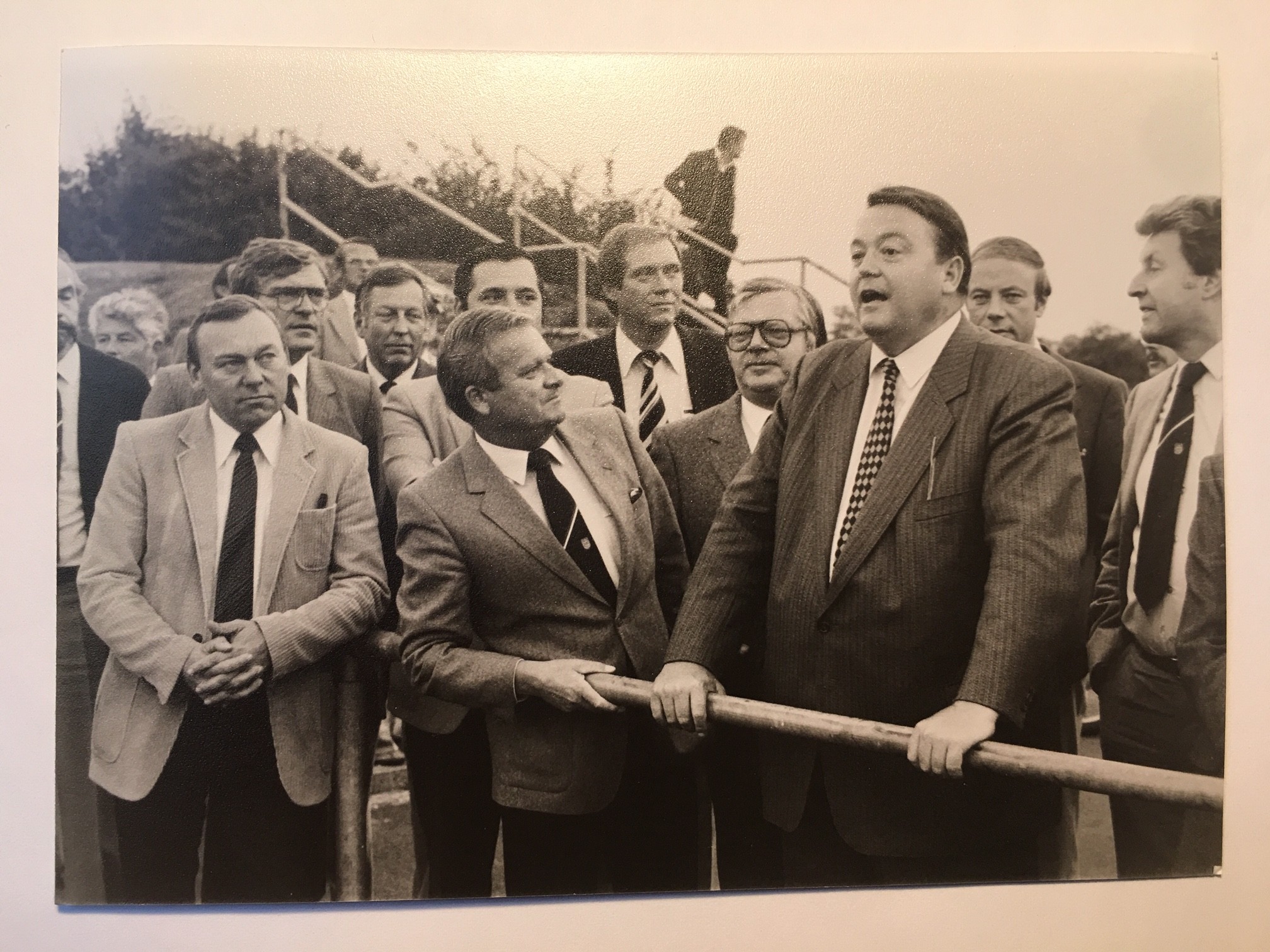 Ministerpräsident Holger Börner besucht Steinbach, 24.8.1982 (Taunus-Rhein-Main - Regionalgeschichtliche Sammlung Dr. Stefan Naas CC BY-NC-SA)