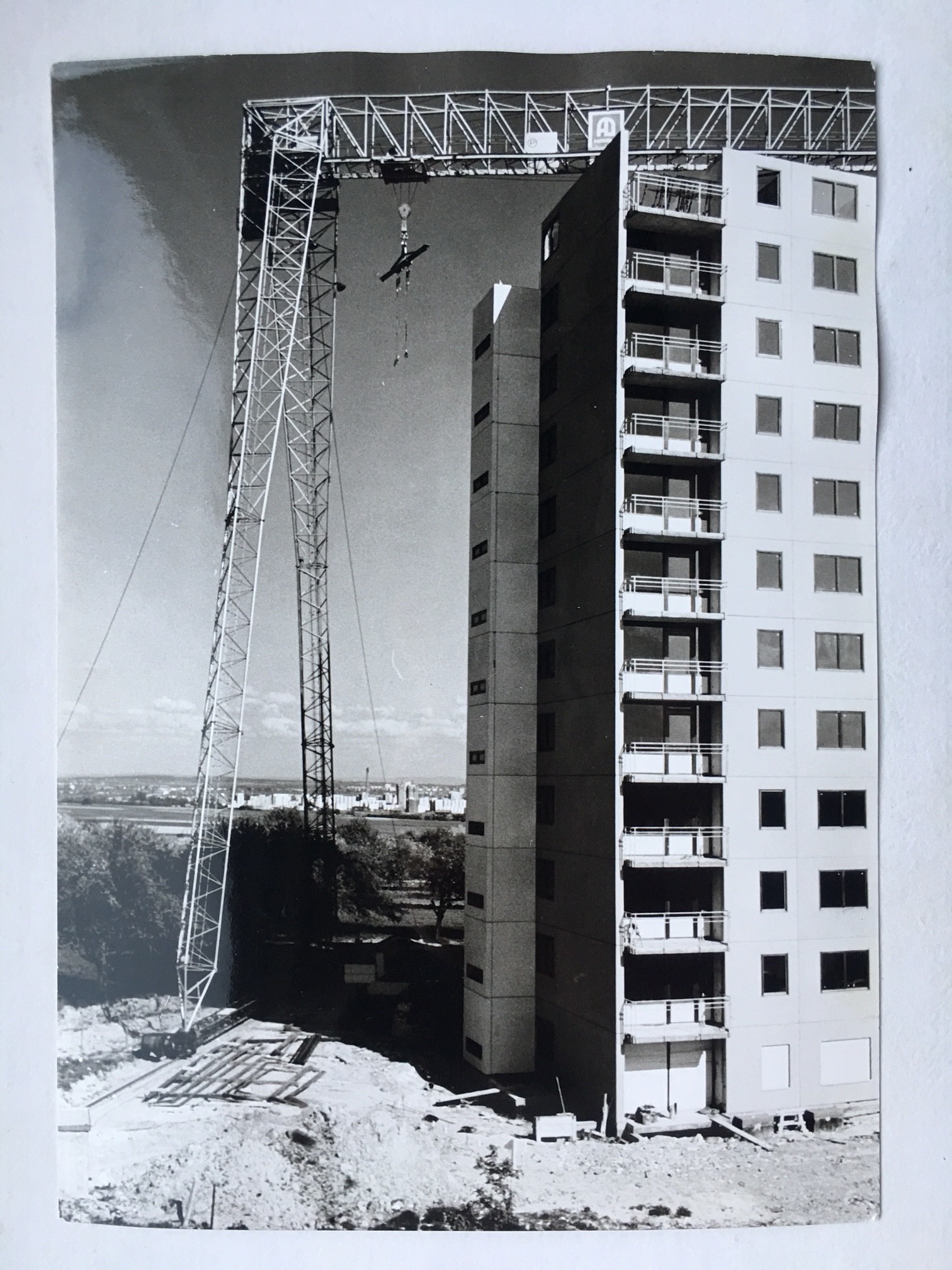 Bau der Hochhäuser Berliner Straße, 1967 (Taunus-Rhein-Main - Regionalgeschichtliche Sammlung Dr. Stefan Naas CC BY-NC-SA)