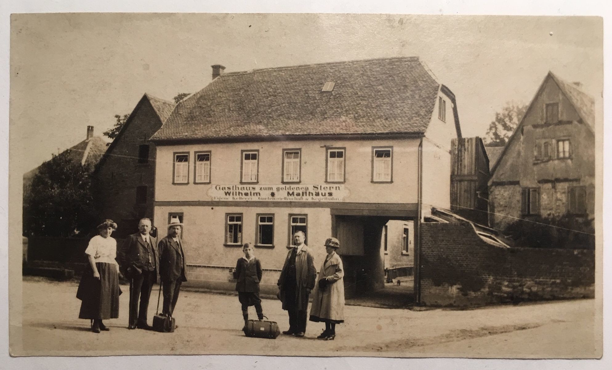Gasthaus zum Goldenen Stern, ca. 1930 (Taunus-Rhein-Main - Regionalgeschichtliche Sammlung Dr. Stefan Naas CC BY-NC-SA)