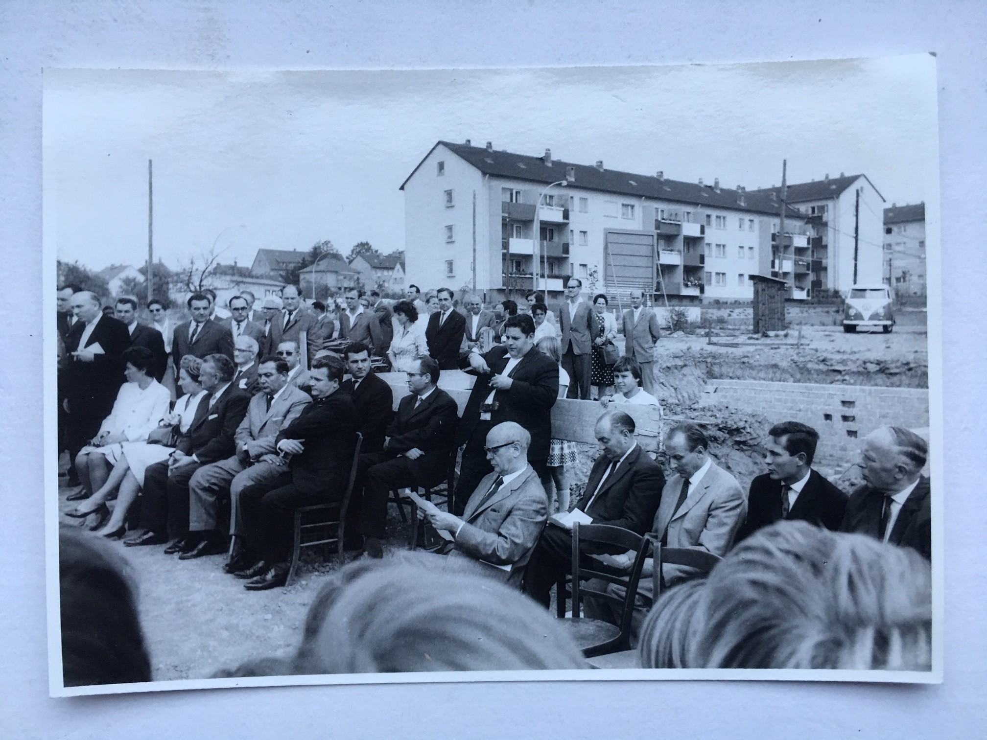 Grundsteinlegung Volksschule Steinbach, 12.9.1964 (Taunus-Rhein-Main - Regionalgeschichtliche Sammlung Dr. Stefan Naas CC BY-NC-SA)