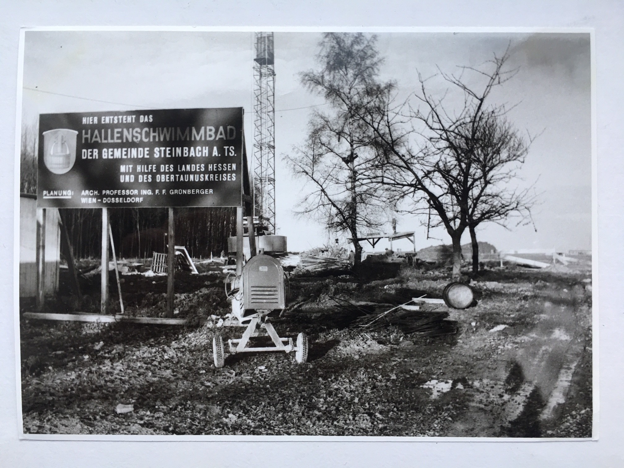 Spatenstich zum Bau des Hallenbades Steinbach, 25.4.1970 (Taunus-Rhein-Main - Regionalgeschichtliche Sammlung Dr. Stefan Naas CC BY-NC-SA)