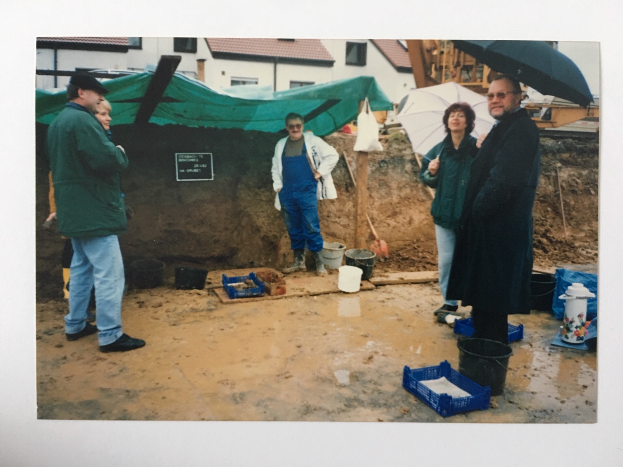 Ausgrabung im Wingertsgrund Steinbach, November 1992 (Taunus-Rhein-Main - Regionalgeschichtliche Sammlung Dr. Stefan Naas CC BY-NC-SA)