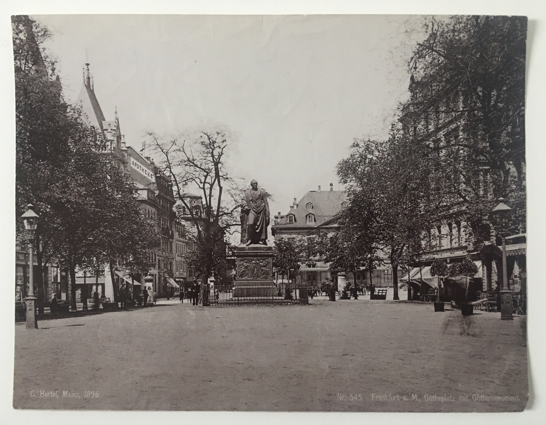 Goetheplatz mit Goethedenkmal (Regionalgeschichtliche Sammlung Dr. Stefan Naas CC BY-NC-SA)