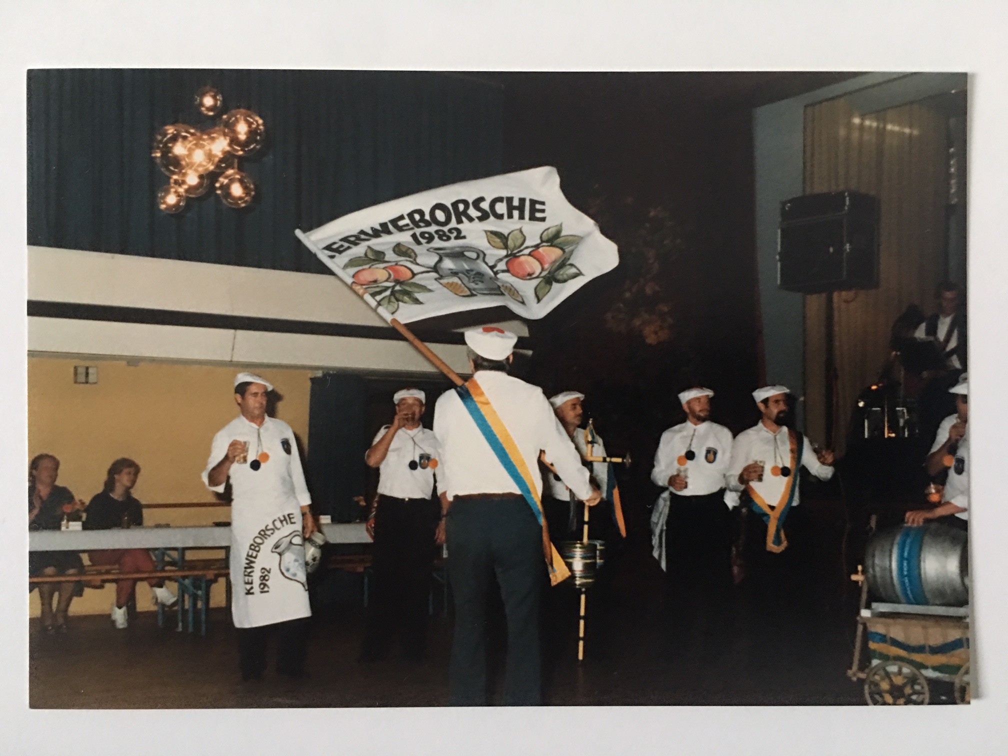 Steinbacher Kerb 1982 im Bürgerhaus (Taunus-Rhein-Main - Regionalgeschichtliche Sammlung Dr. Stefan Naas CC BY-NC-SA)
