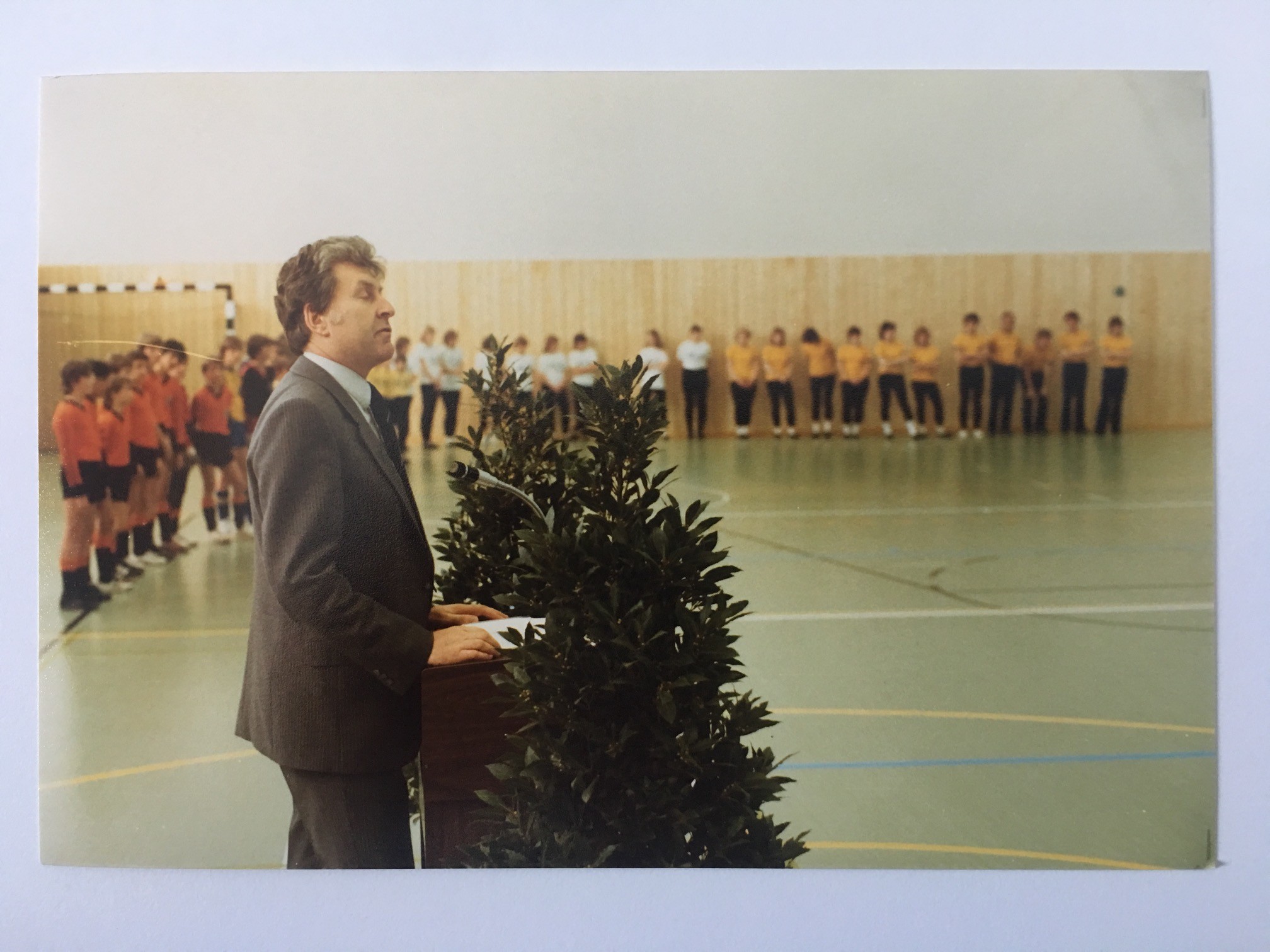 Einweihung der neuen Sporthalle "Altkönighalle", 22.4.1983 (Taunus-Rhein-Main - Regionalgeschichtliche Sammlung Dr. Stefan Naas CC BY-NC-SA)