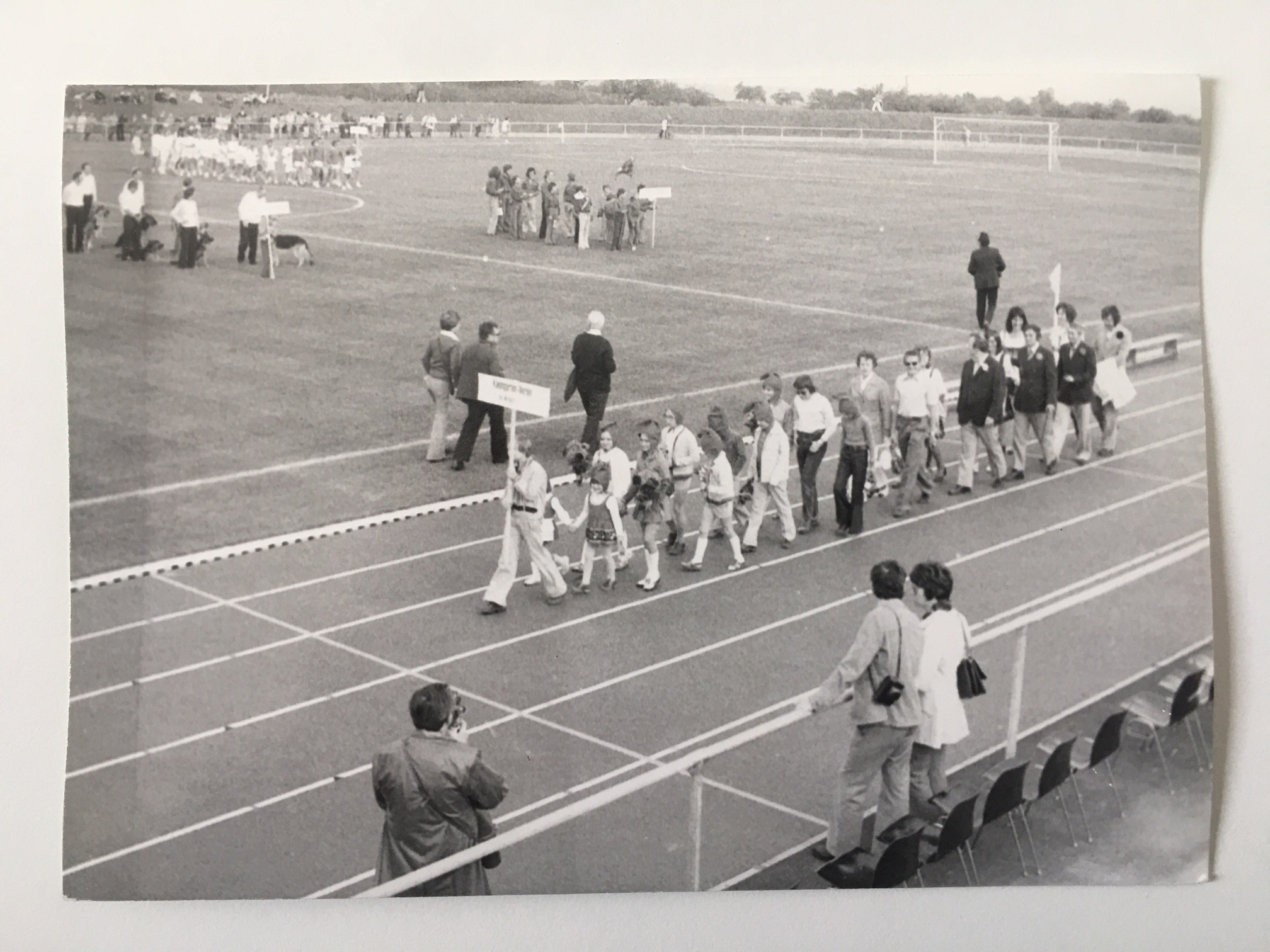 Einweihung des neuen Sportzentrums, 1972 (Taunus-Rhein-Main - Regionalgeschichtliche Sammlung Dr. Stefan Naas CC BY-NC-SA)