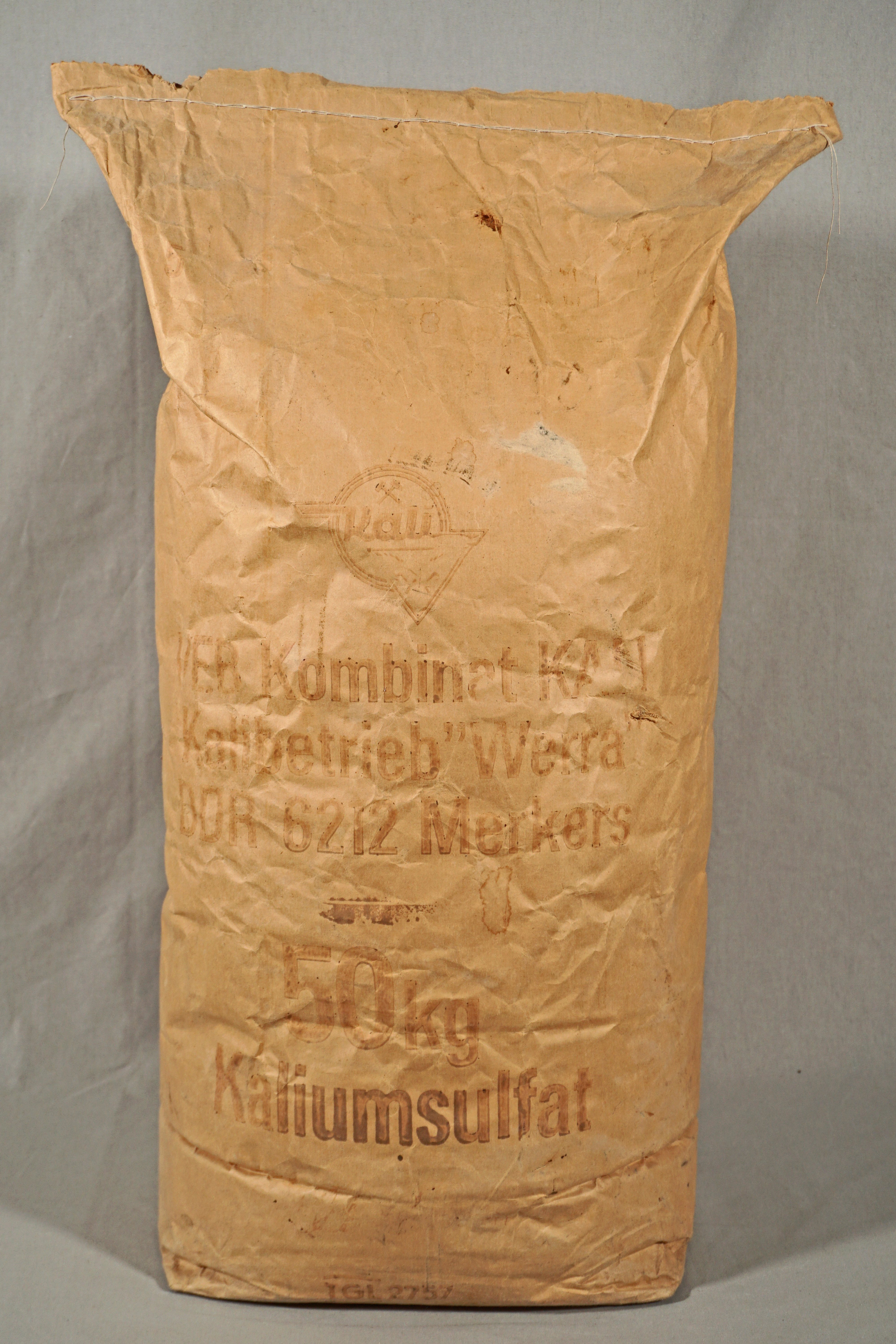 Papiersack für Kaliumsulfat-Dünger (VEB Kombinat KALI) (Werra-Kalibergbau-Museum, Heringen/W. CC BY-NC-SA)
