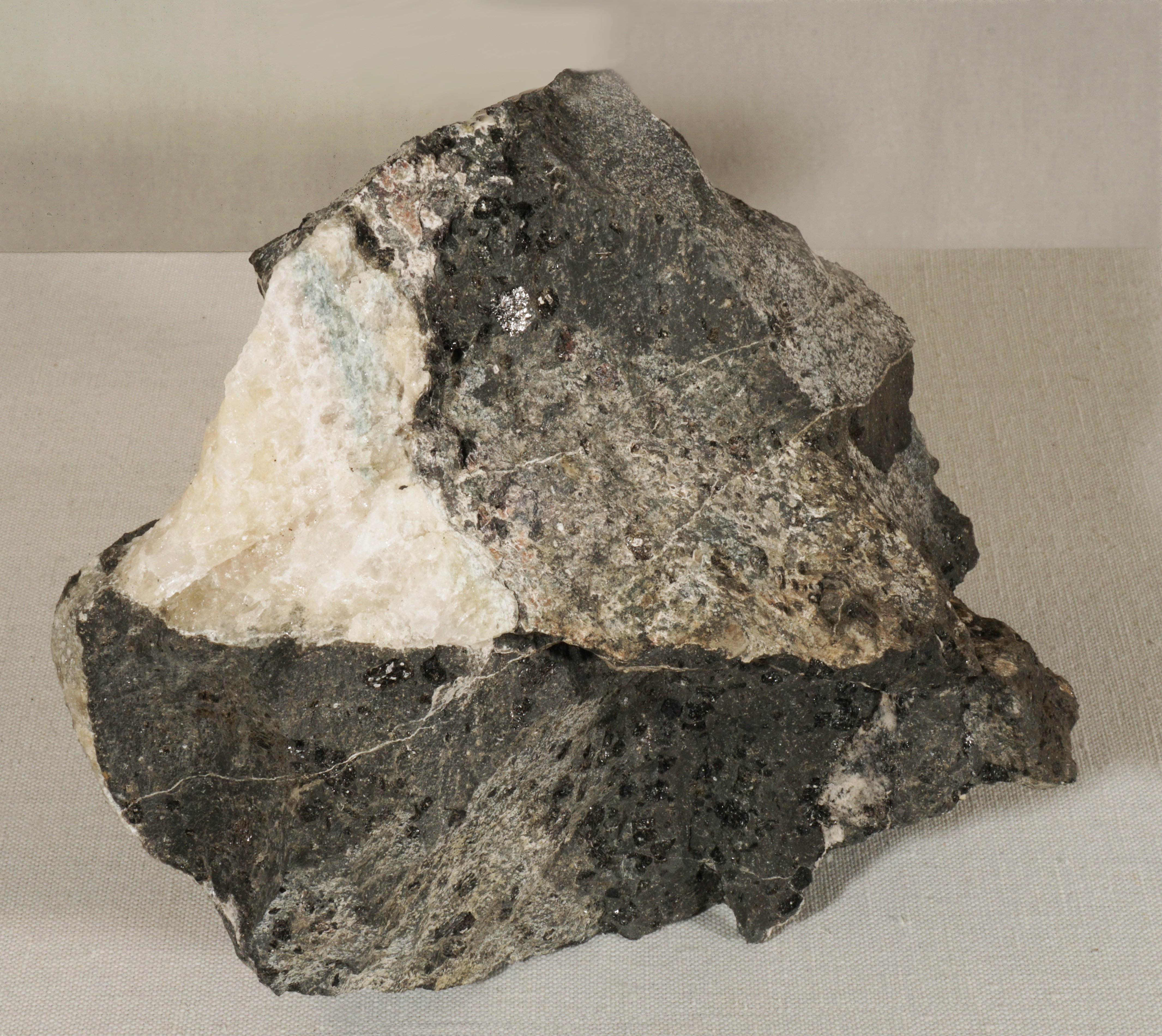 Basalt und Steinsalz (Werra-Kalibergbau-Museum, Heringen/W. CC BY-NC-SA)