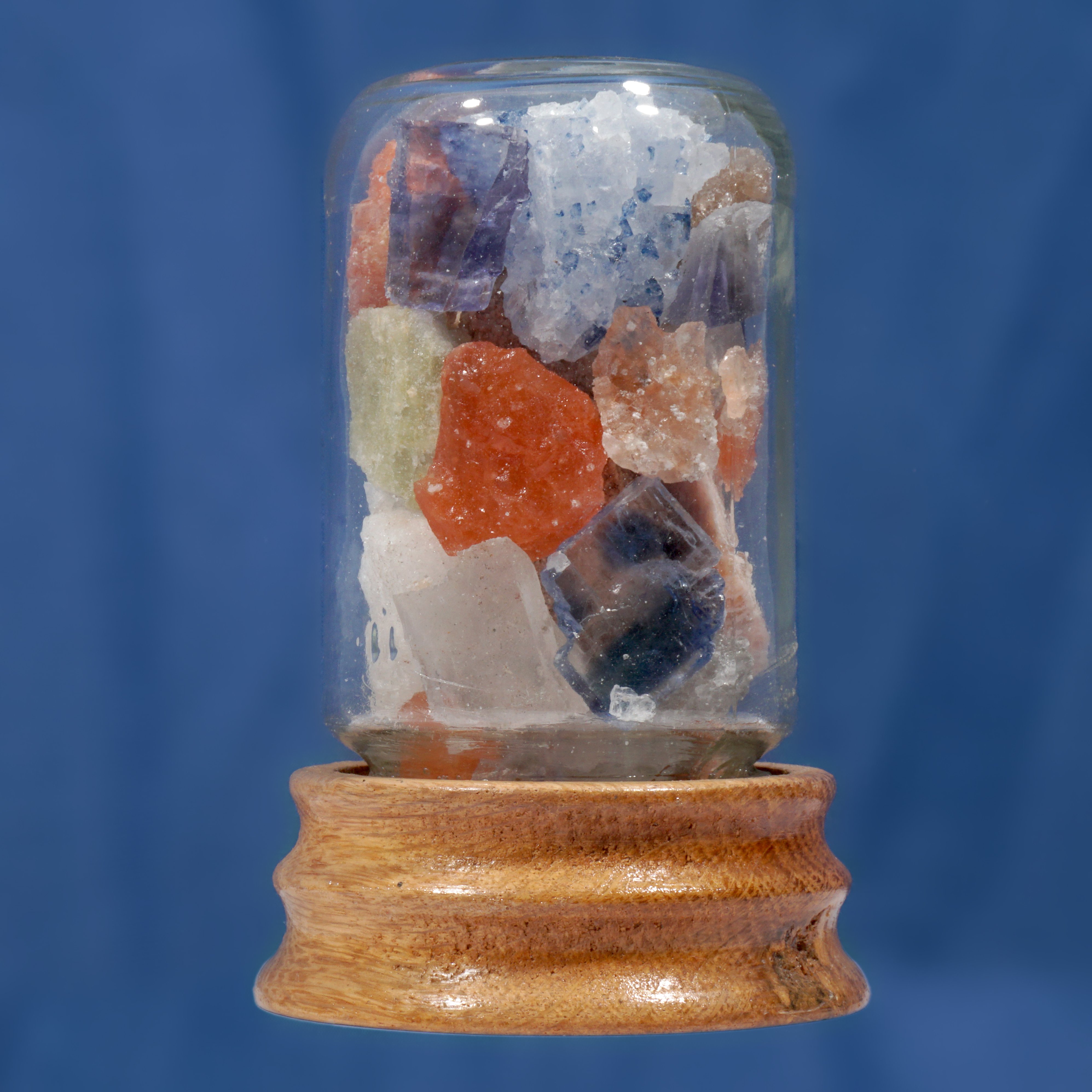 Kleines Salzglas mit Holzsockel (Hipp-Gläschen) (Werra-Kalibergbau-Museum, Heringen/W. CC BY-NC-SA)