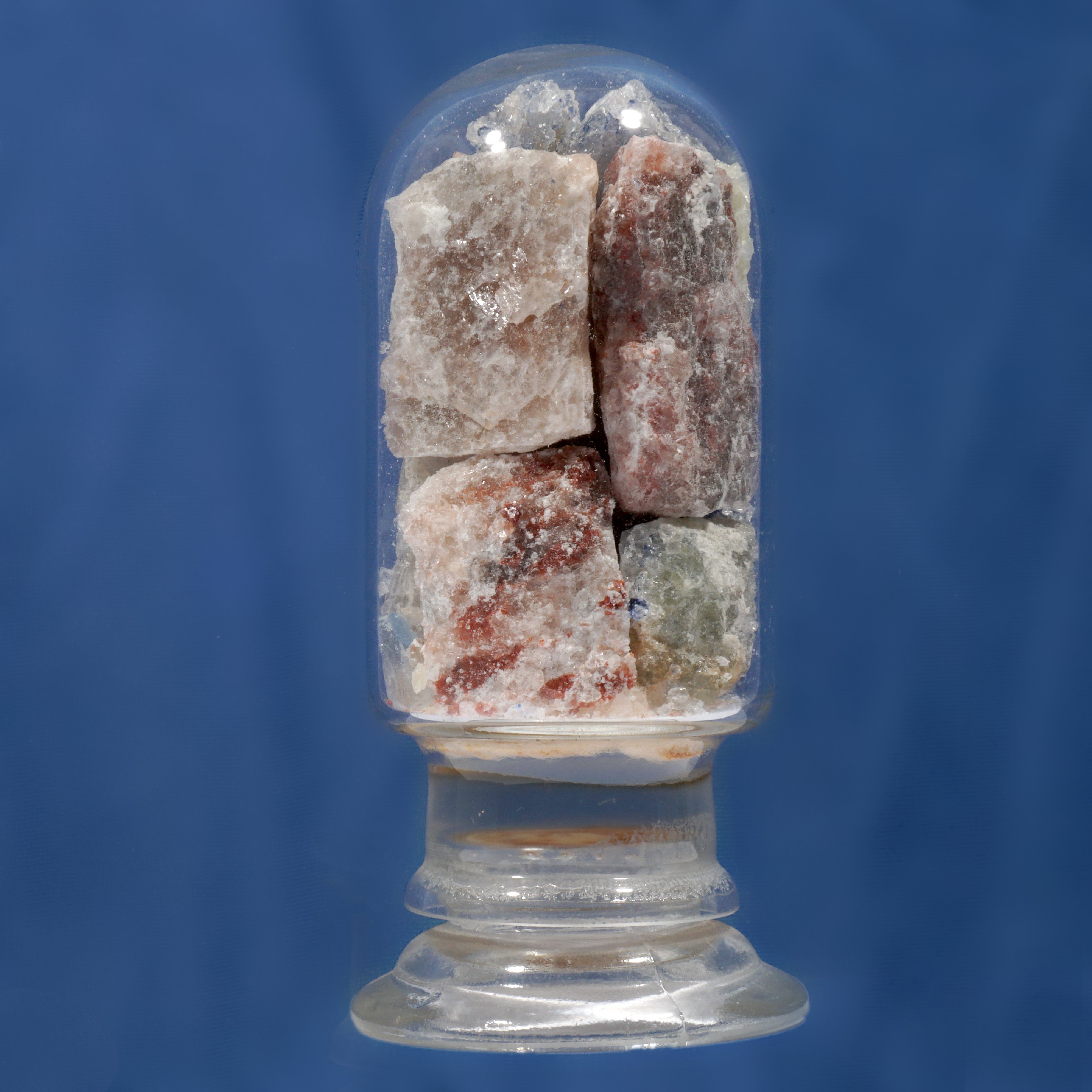 Salzglas mit diversen Salzmineralien (Werra-Kalibergbau-Museum, Heringen/W. CC BY-NC-SA)