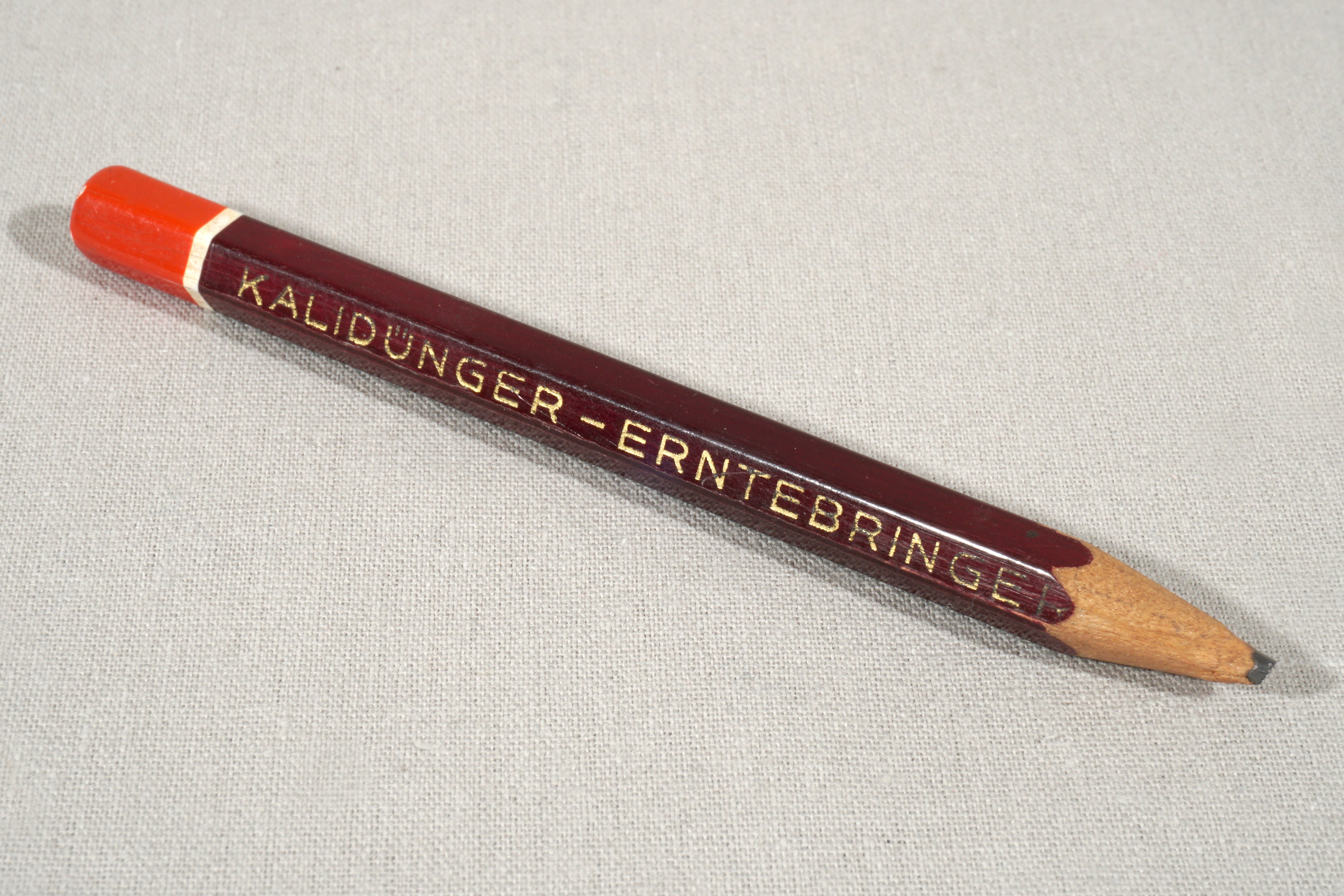 Bleistift mit Werbeaufdruck 'Kalidünger Erntebringer' (Werra-Kalibergbau-Museum, Heringen/W. CC BY-NC-SA)