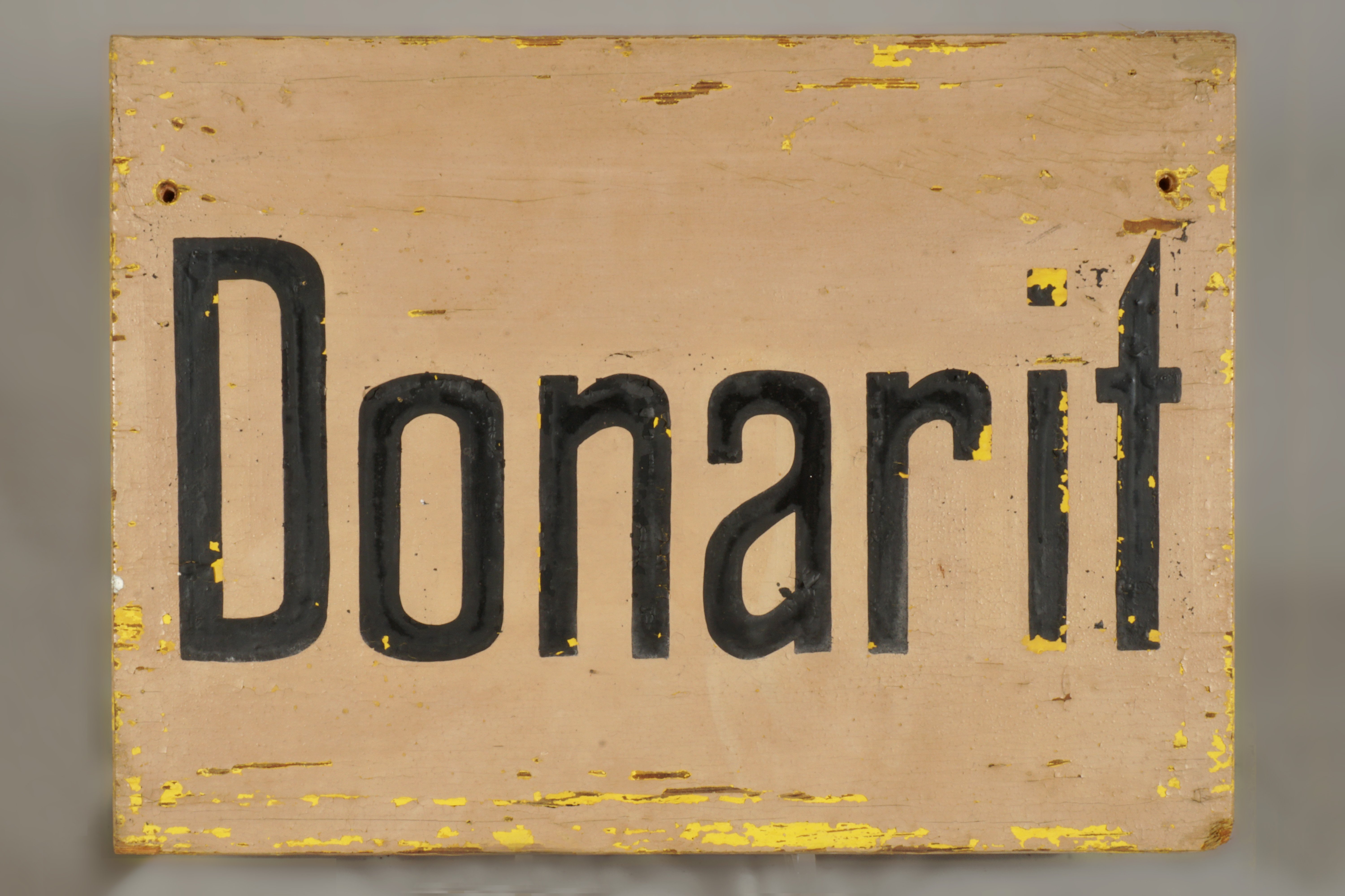 Holztafel aus Sprengstofflager 'Donarit' (Werra-Kalibergbau-Museum, Heringen/W. CC BY-NC-SA)