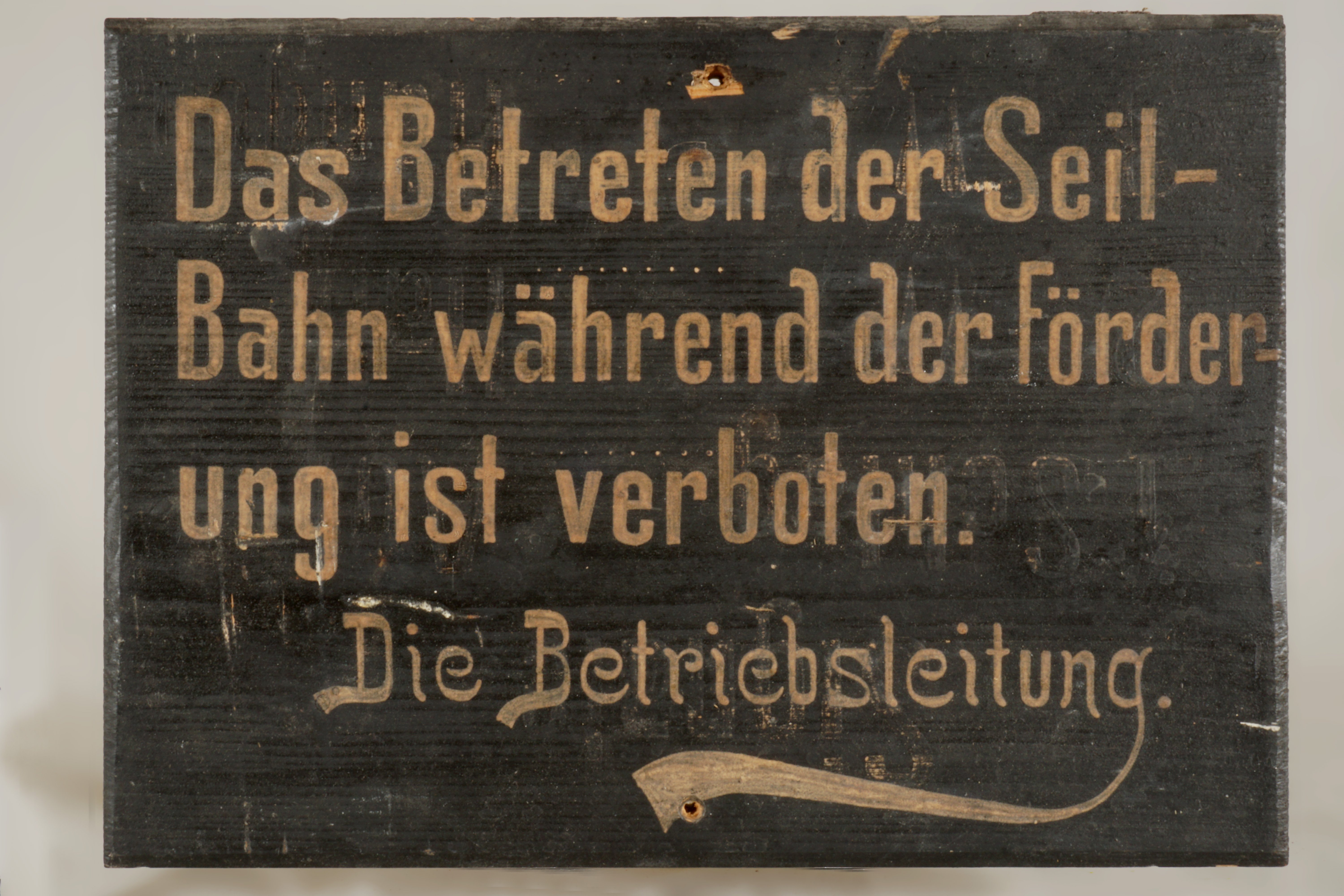 Verbotsschild 'Seilbahn' (Werra-Kalibergbau-Museum, Heringen/W. CC BY-NC-SA)