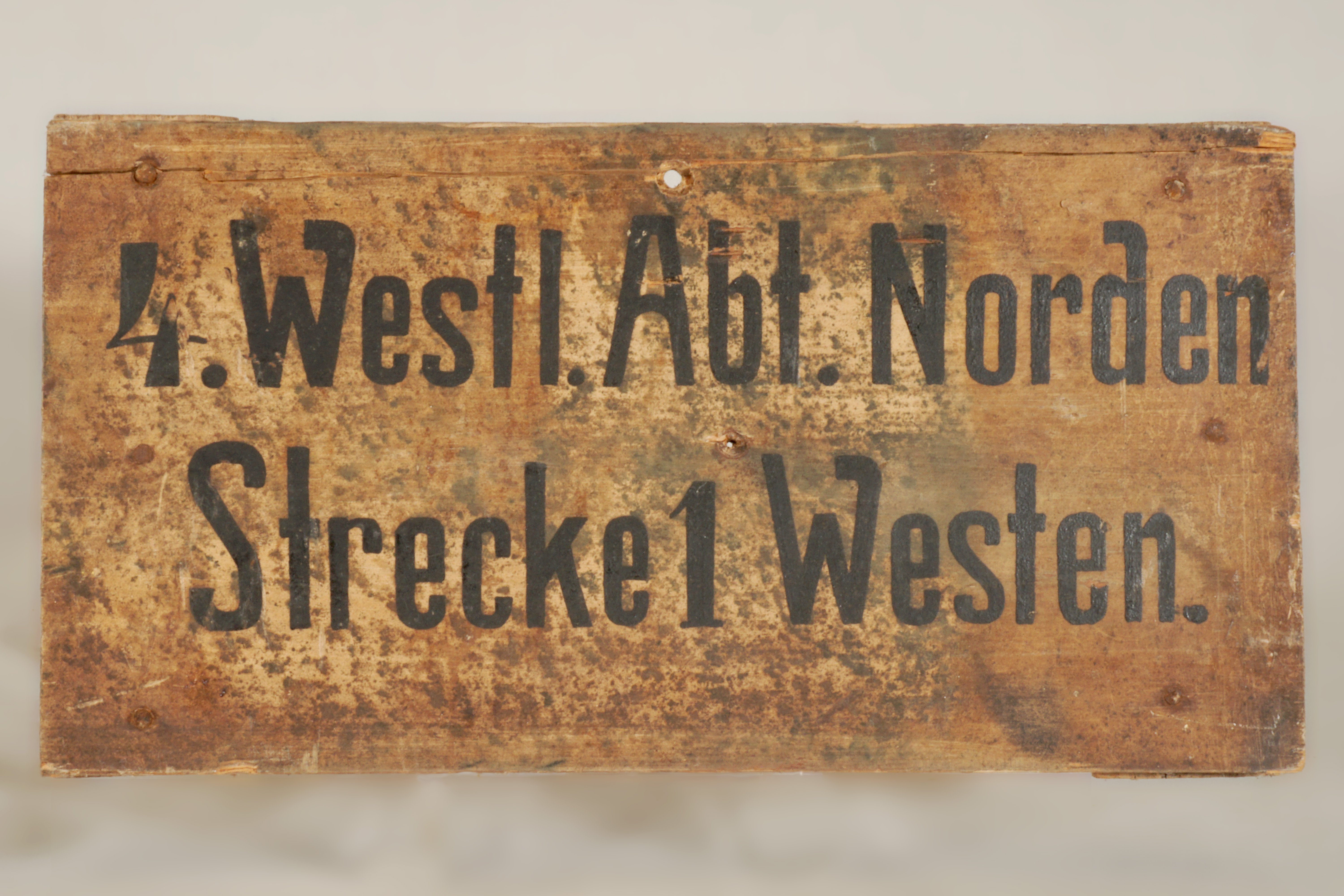 Verbotstafel '4.Westl.Abt.Norden Strecke1 Westen.' (Werra-Kalibergbau-Museum, Heringen/W. CC BY-NC-SA)