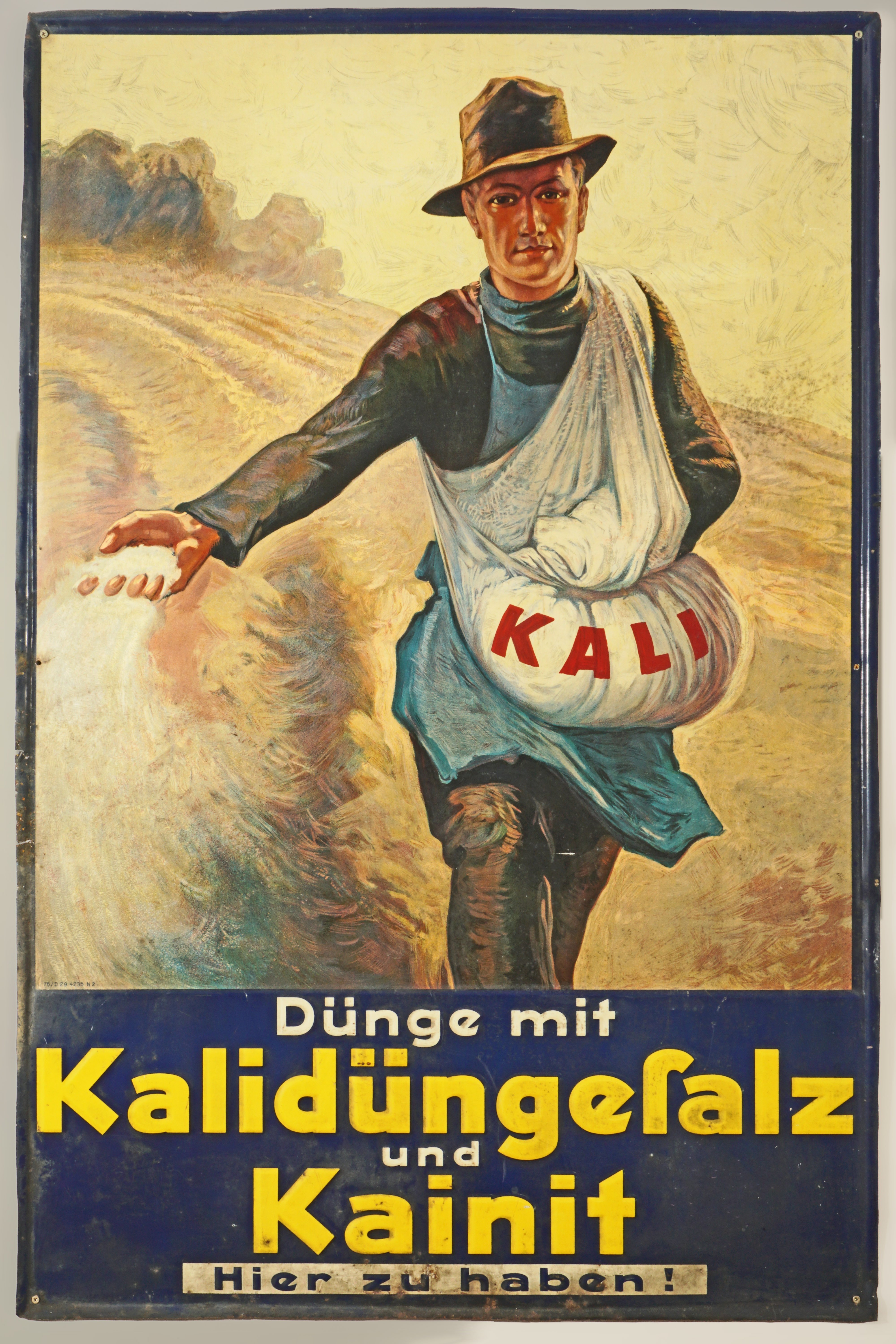 Emailtafel 'Dünge mit Kalidüngesalz und Kainit' (Werra-Kalibergbau-Museum, Heringen/W. CC BY-NC-SA)
