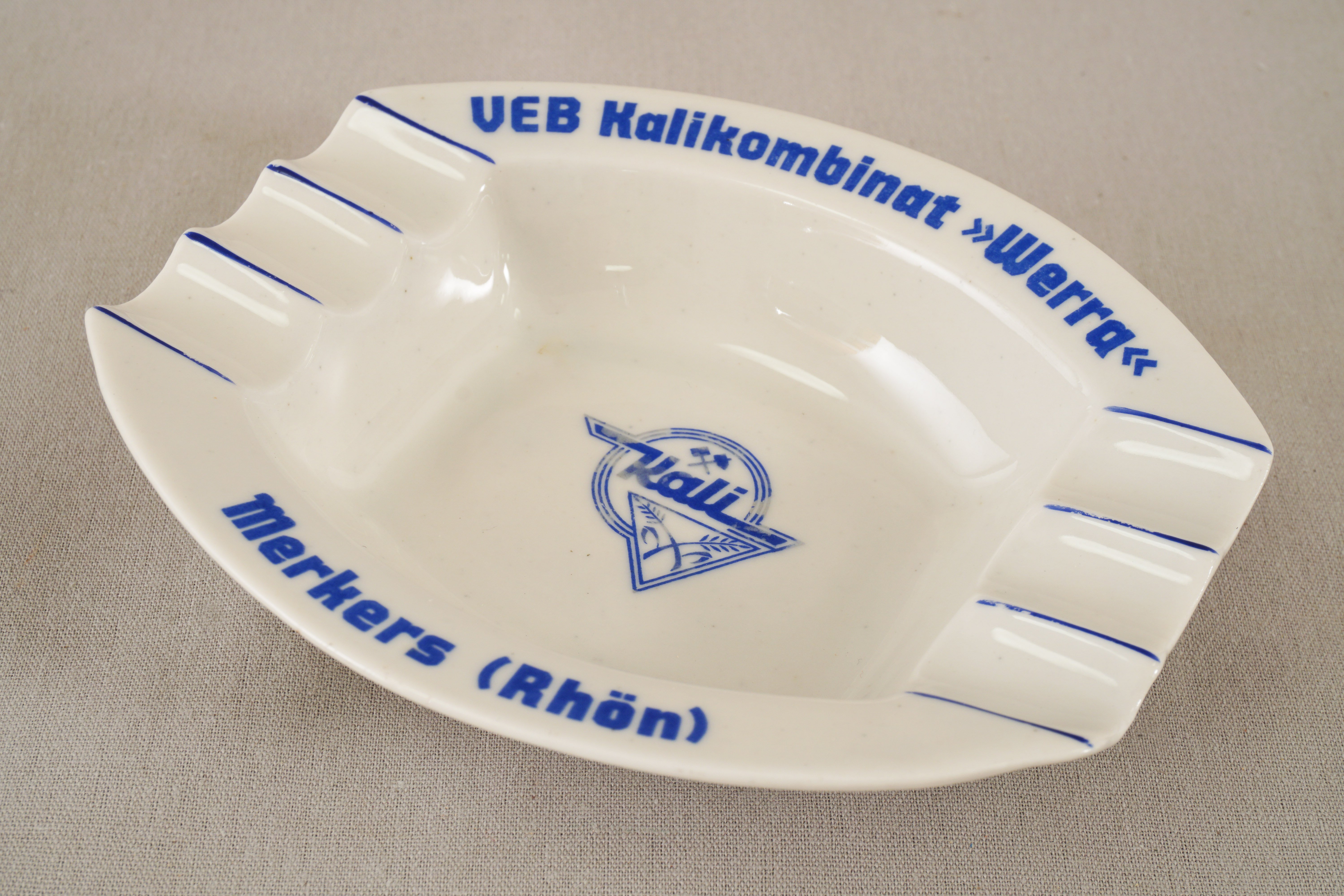 Werbe-Aschenbecher 'VEB Kalikombinat »Merkers«' (Werra-Kalibergbau-Museum, Heringen/W. CC BY-NC-SA)