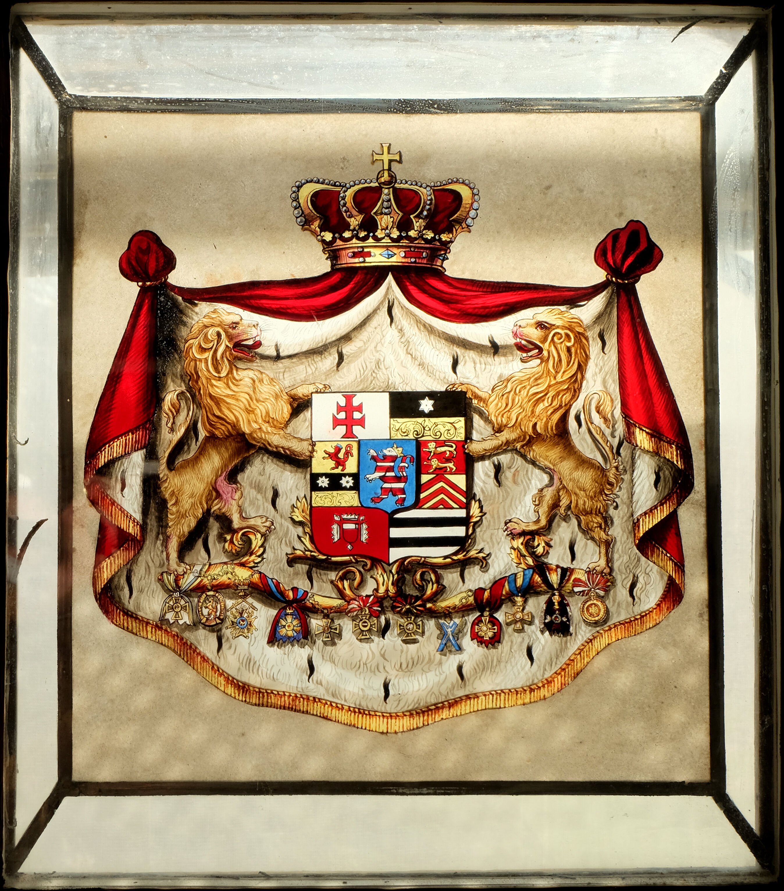 Bleiglasscheibe mit dem Homburger Wappen (Staatliche Schlösser und Gärten Hessen CC BY-SA)