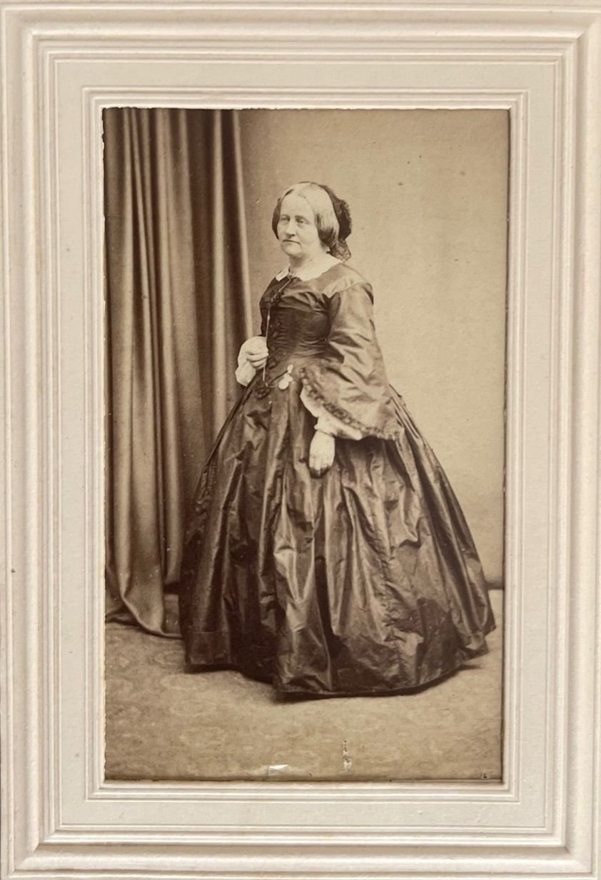 Fotografie, Jacob Seib, Marthilda Gräfin zu Erbach-Schönberg, ca. 1865 (Taunus-Rhein-Main - Regionalgeschichtliche Sammlung Dr. Stefan Naas CC BY-NC-SA)