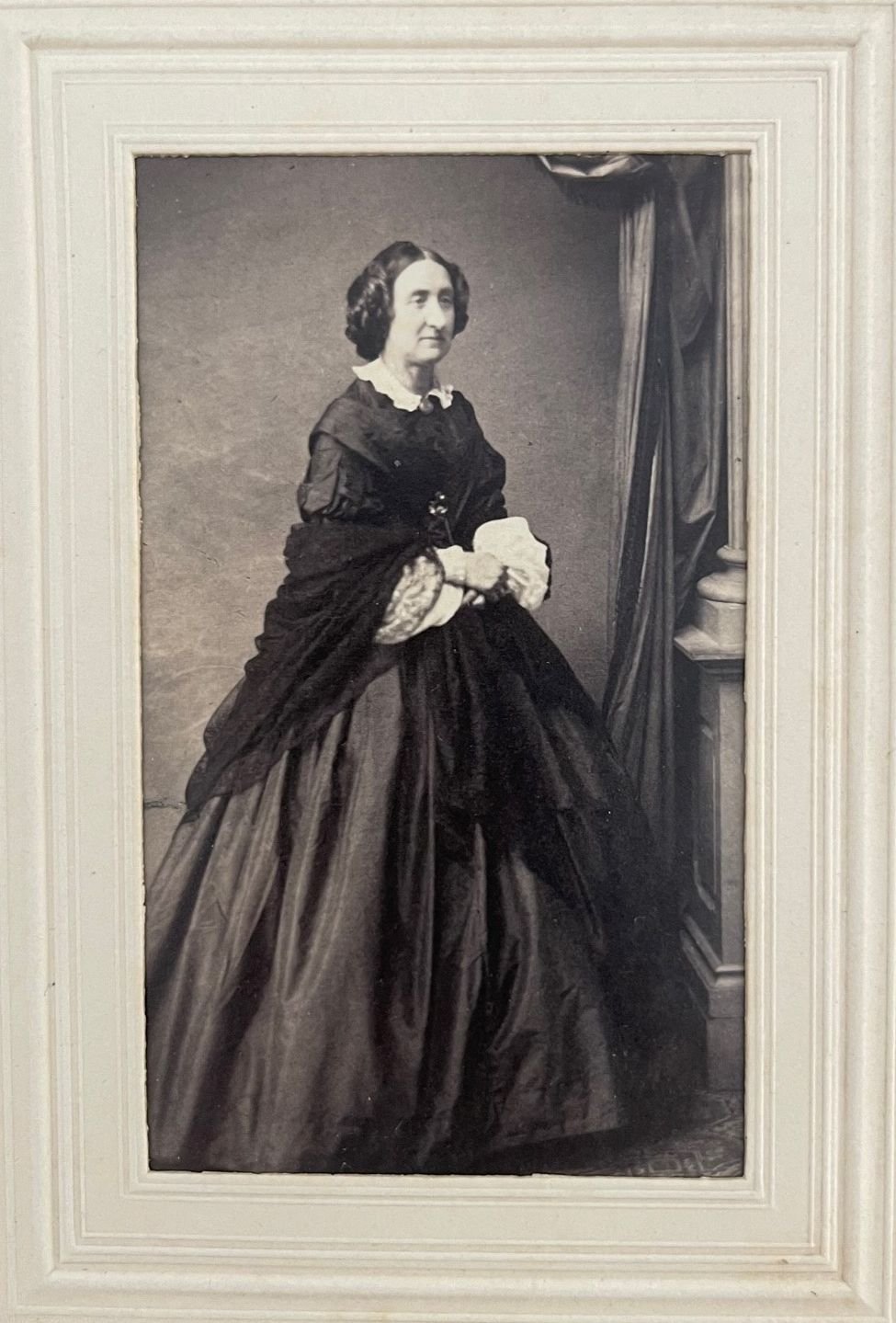 Fotografie, P. Weisbrod, Ottilie Gräfin zu Solms-Braunfels, ca. 1865. (Taunus-Rhein-Main - Regionalgeschichtliche Sammlung Dr. Stefan Naas CC BY-NC-SA)