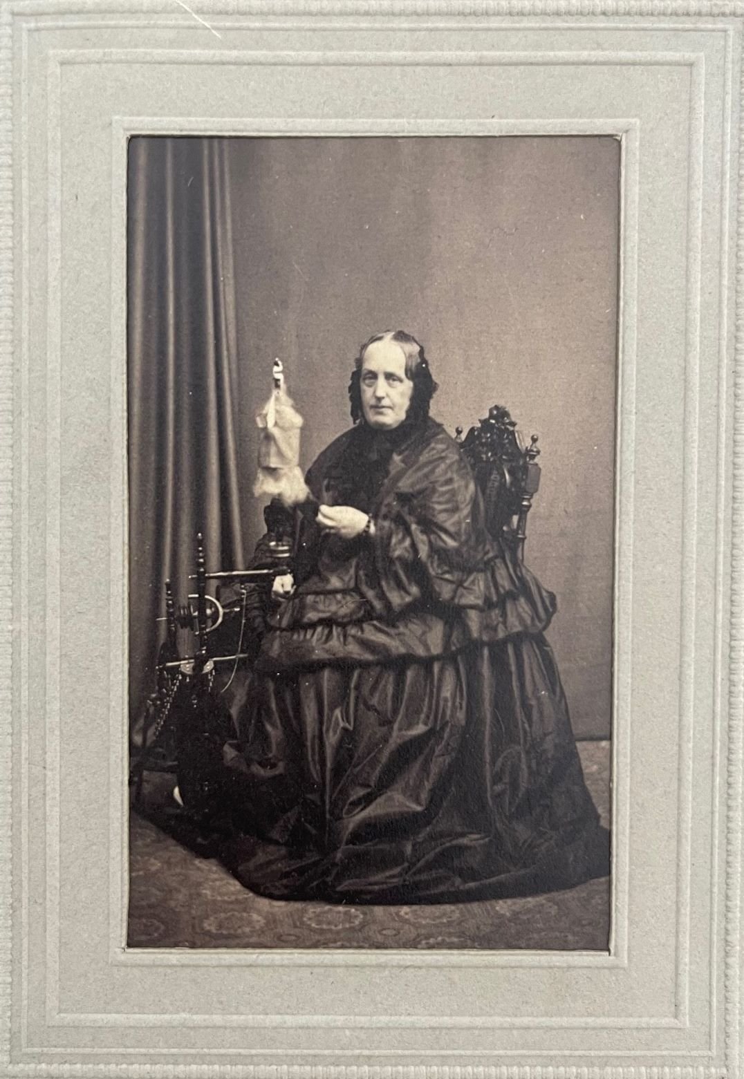 Fotografie, Jacob Seib, Luitgarde Fürstin zu Solms-Laubach, geborene Prinzessin zu Wied, ca. 1865. (Taunus-Rhein-Main - Regionalgeschichtliche Sammlung Dr. Stefan Naas CC BY-NC-SA)