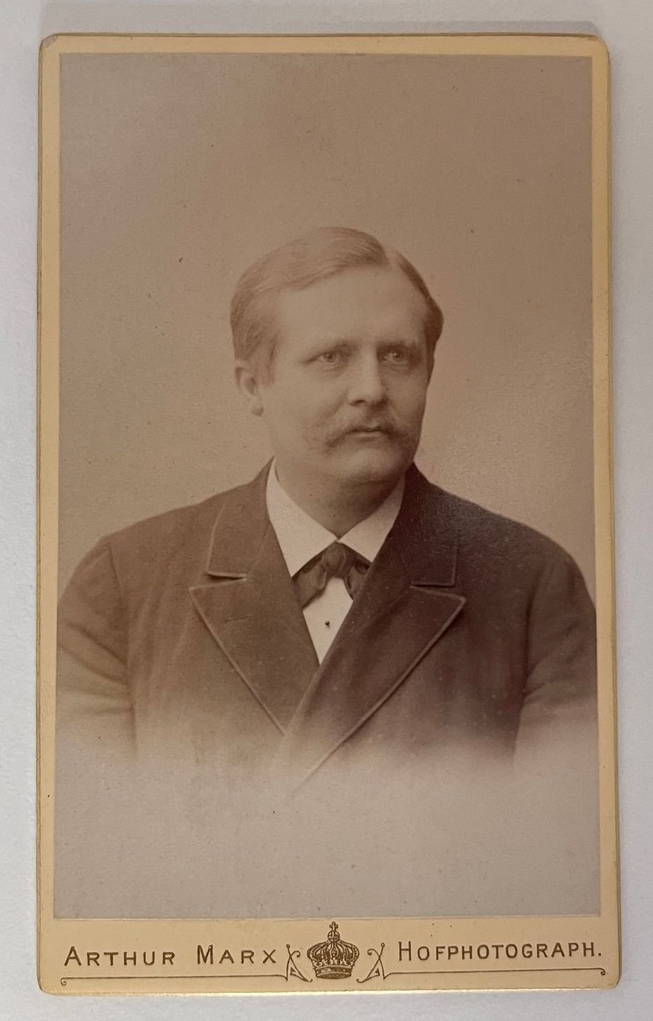 Fotografie, Arthur Marx, Frankfurt, Friedrich Naumann, ca. 1895. (Taunus-Rhein-Main - Regionalgeschichtliche Sammlung Dr. Stefan Naas CC BY-NC-SA)