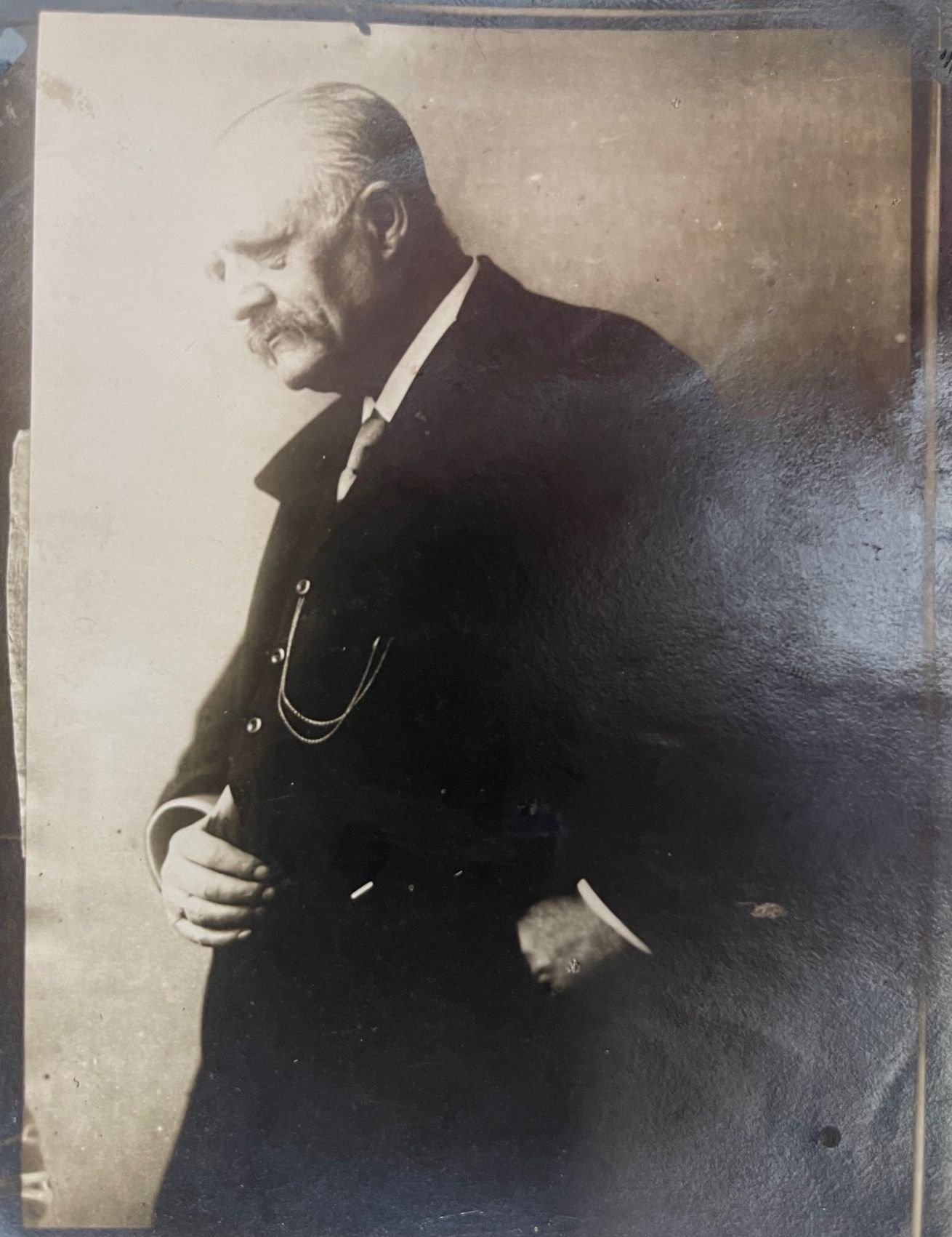 Fotografie, unbekannter Fotograf, Friedrich Naumann, ca. 1919. (Taunus-Rhein-Main - Regionalgeschichtliche Sammlung Dr. Stefan Naas CC BY-NC-SA)