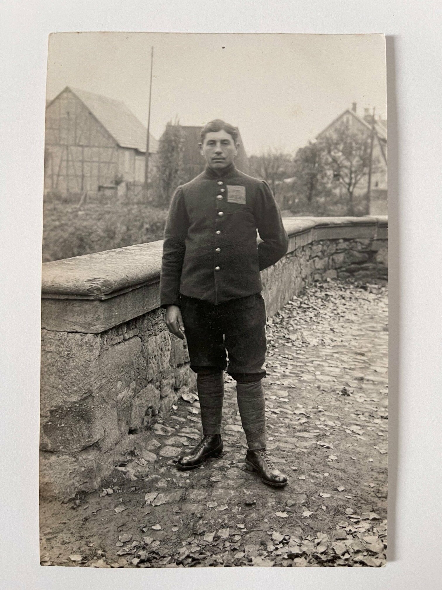 Ludwig Schmidt, Foto eines unbekannten französischen Kriegsgefangenen/Offiziers, Friedberg 1914-1918 (Taunus-Rhein-Main - Regionalgeschichtliche Sammlung Dr. Stefan Naas CC BY-NC-SA)