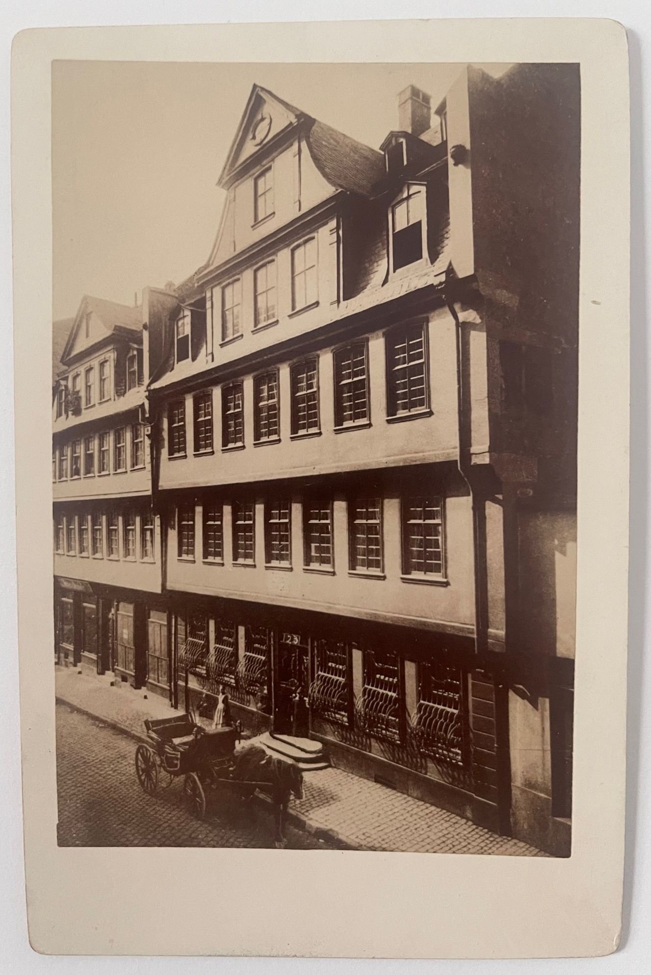 Unbekannter Fotograf, Goethehaus, Frankfurt, 1869. (Taunus-Rhein-Main - Regionalgeschichtliche Sammlung Dr. Stefan Naas CC BY-NC-SA)