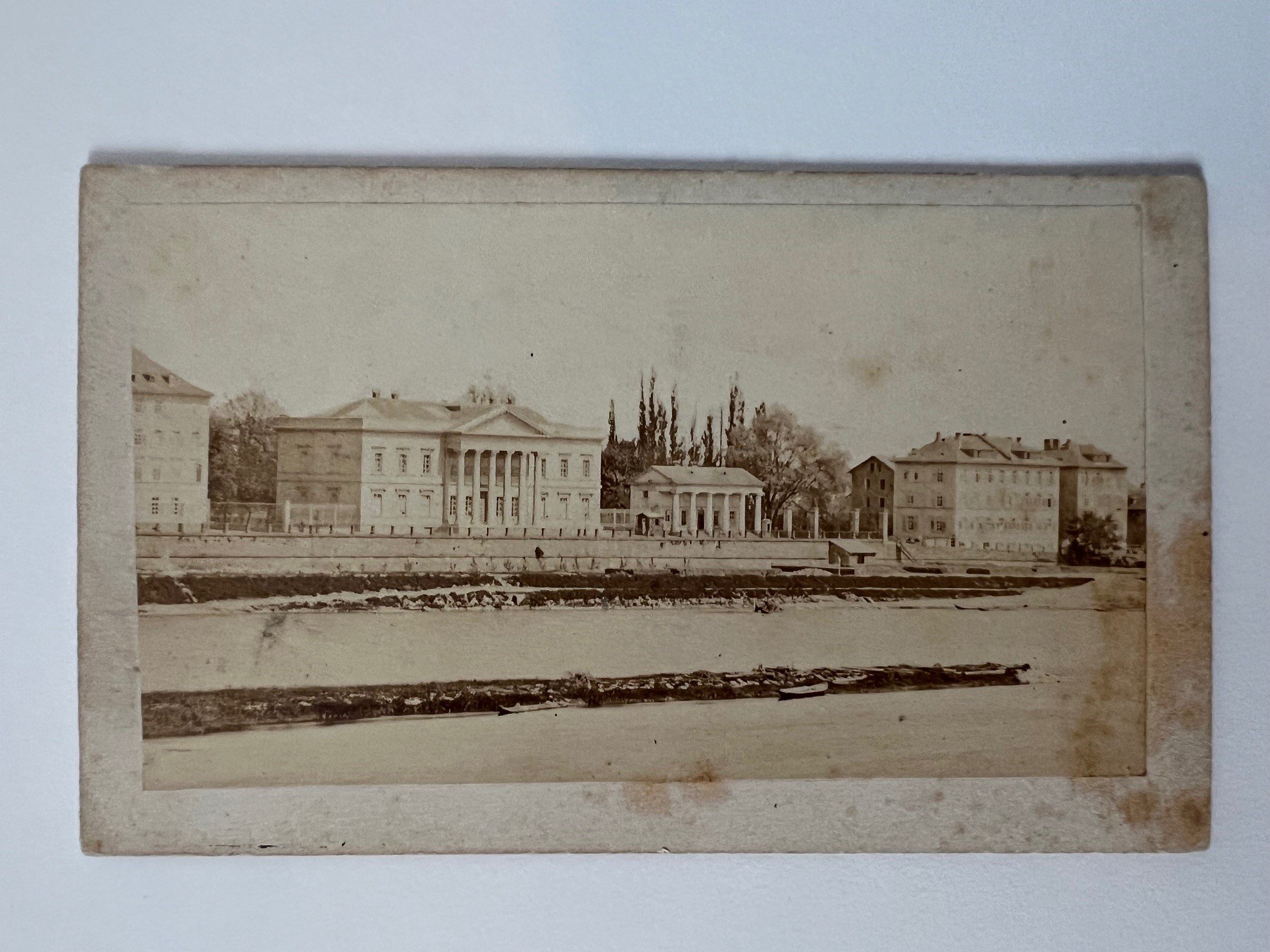 CdV, Unbekannter Fotograf, Frankfurt, Stadtbibliothek am Main, ca. 1865. (Taunus-Rhein-Main - Regionalgeschichtliche Sammlung Dr. Stefan Naas CC BY-NC-SA)