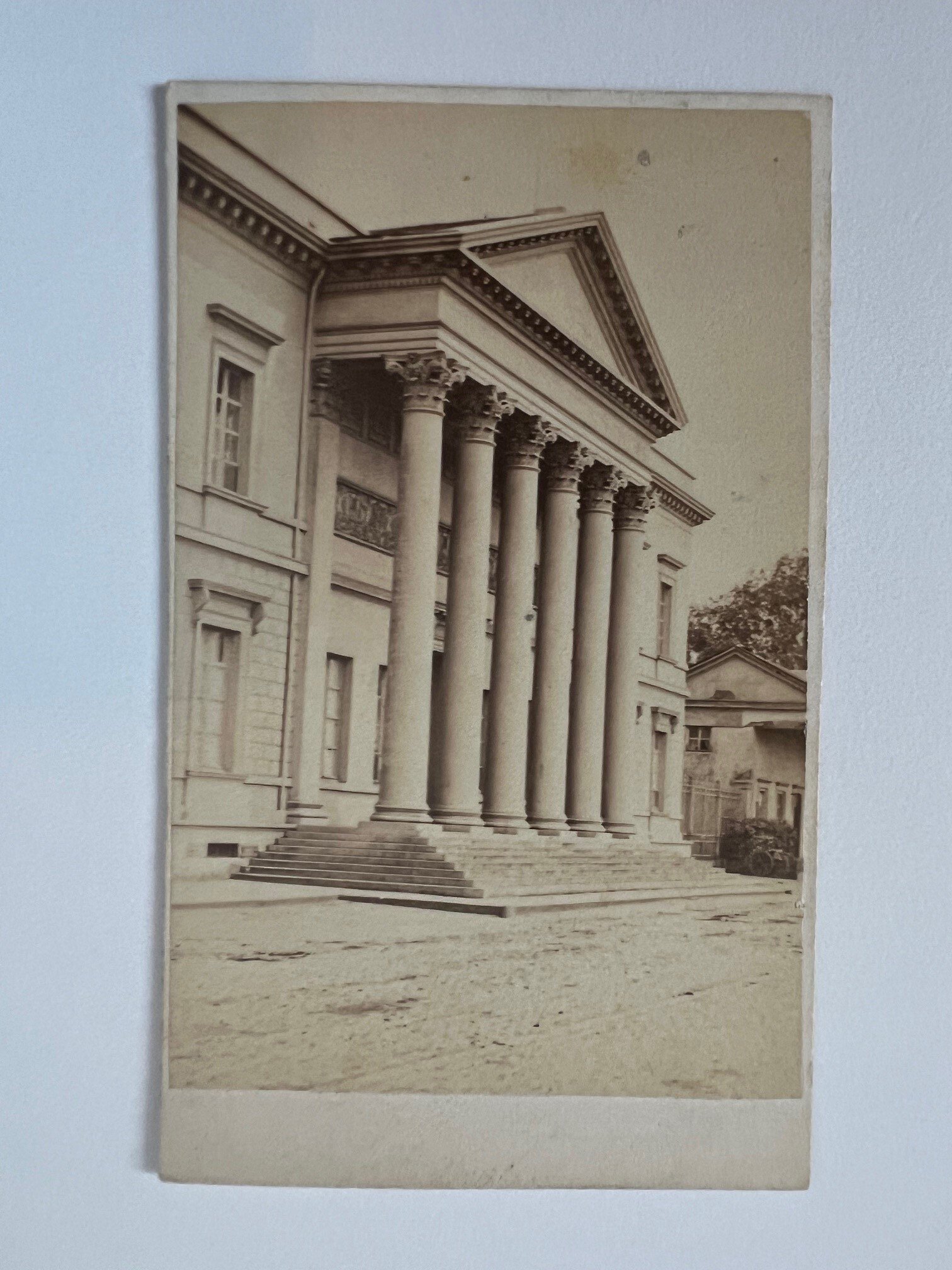 CdV, Unbekannter Fotograf, Frankfurt, Alte Stadtbibliothek, ca. 1865 (Taunus-Rhein-Main - Regionalgeschichtliche Sammlung Dr. Stefan Naas CC BY-NC-SA)