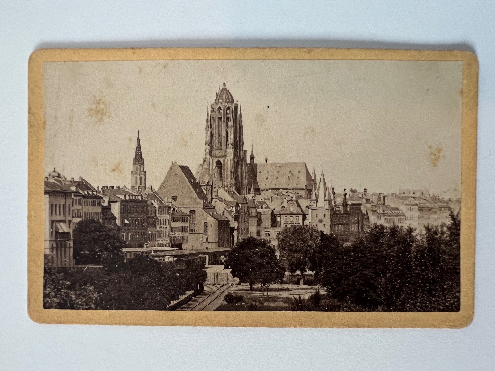 CdV, Unbekannter Fotograf, Der Dom in Frankfurt, ca. 1865. (Taunus-Rhein-Main - Regionalgeschichtliche Sammlung Dr. Stefan Naas CC BY-NC-SA)