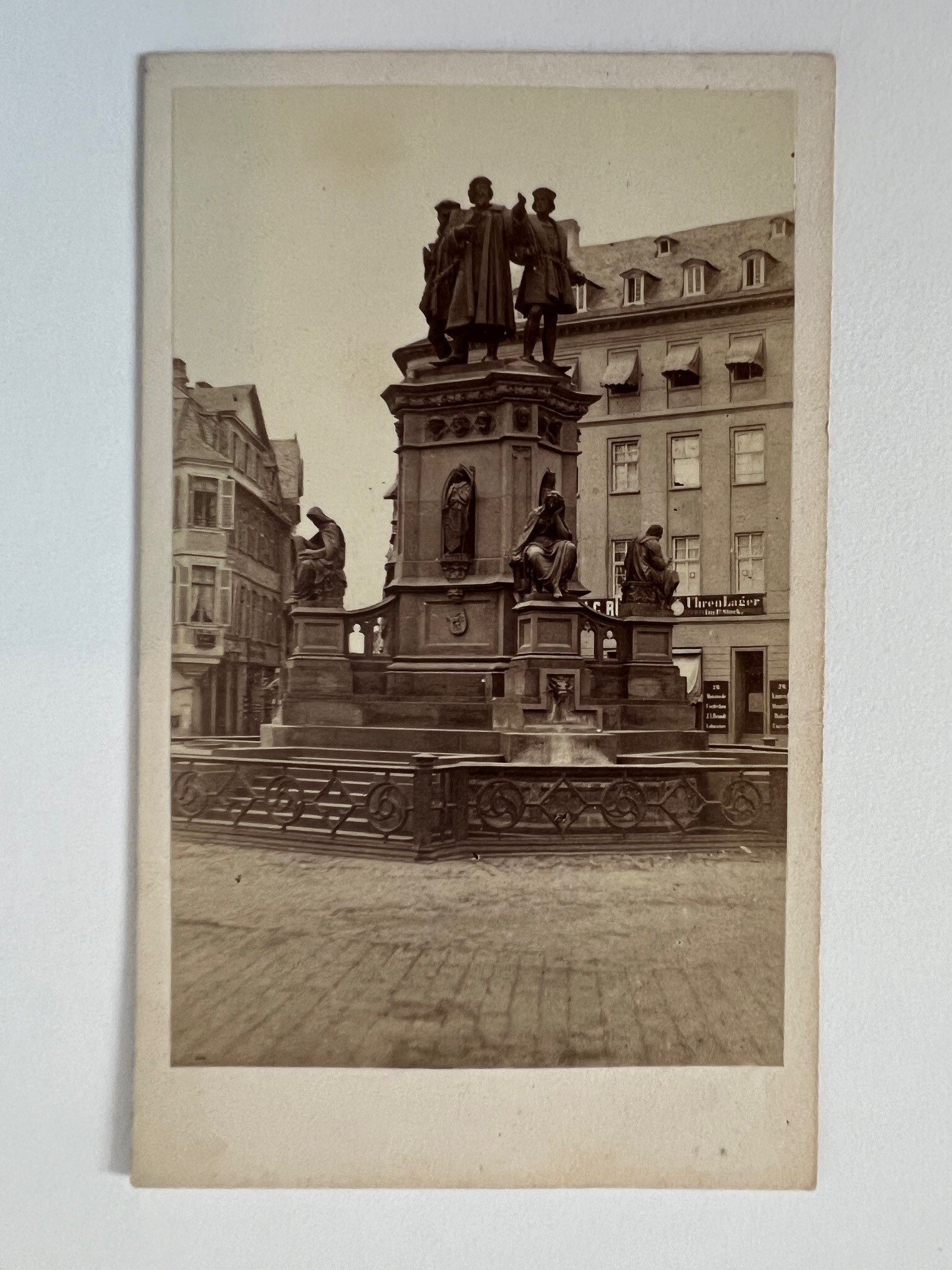 CdV, Hippolyte Jouvin, Francfort, Guttenberg, ca. 1866 (Taunus-Rhein-Main - Regionalgeschichtliche Sammlung Dr. Stefan Naas CC BY-NC-SA)