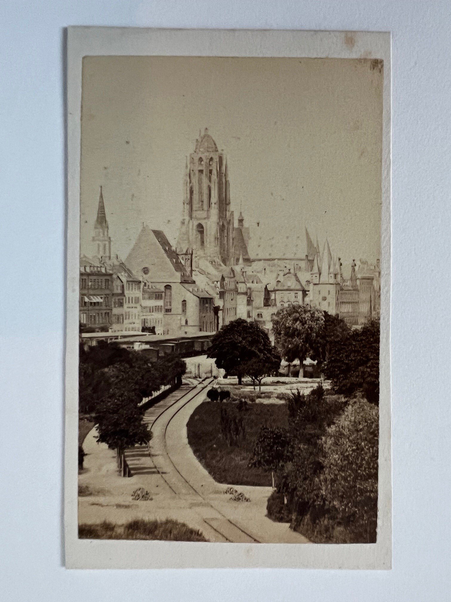 CdV, Unbekannter Fotograf, Frankfurt, Der Kaiserdom, ca. 1866 (Taunus-Rhein-Main - Regionalgeschichtliche Sammlung Dr. Stefan Naas CC BY-NC-SA)