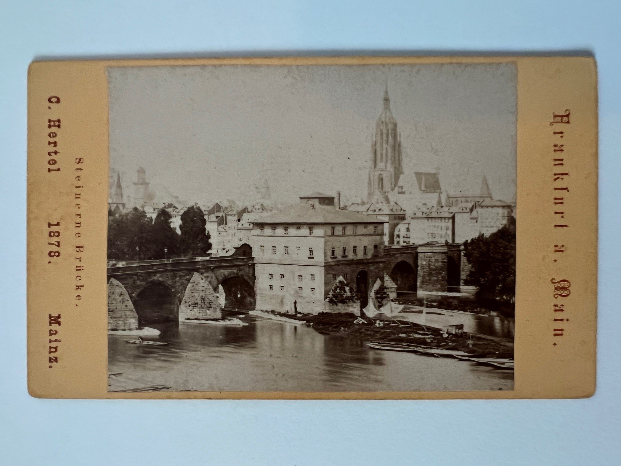 CdV, Carl Hertel, Frankfurt, Steinerne Brücke, 1878. (Taunus-Rhein-Main - Regionalgeschichtliche Sammlung Dr. Stefan Naas CC BY-NC-SA)