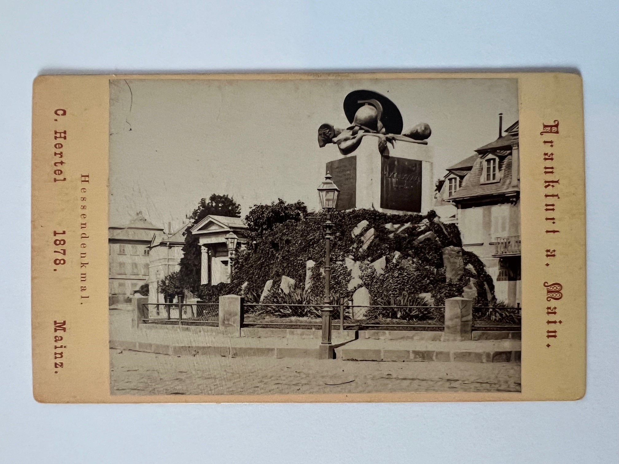 CdV, Carl Hertel, Frankfurt, Hessendenkmal, 1878. (Taunus-Rhein-Main - Regionalgeschichtliche Sammlung Dr. Stefan Naas CC BY-NC-SA)