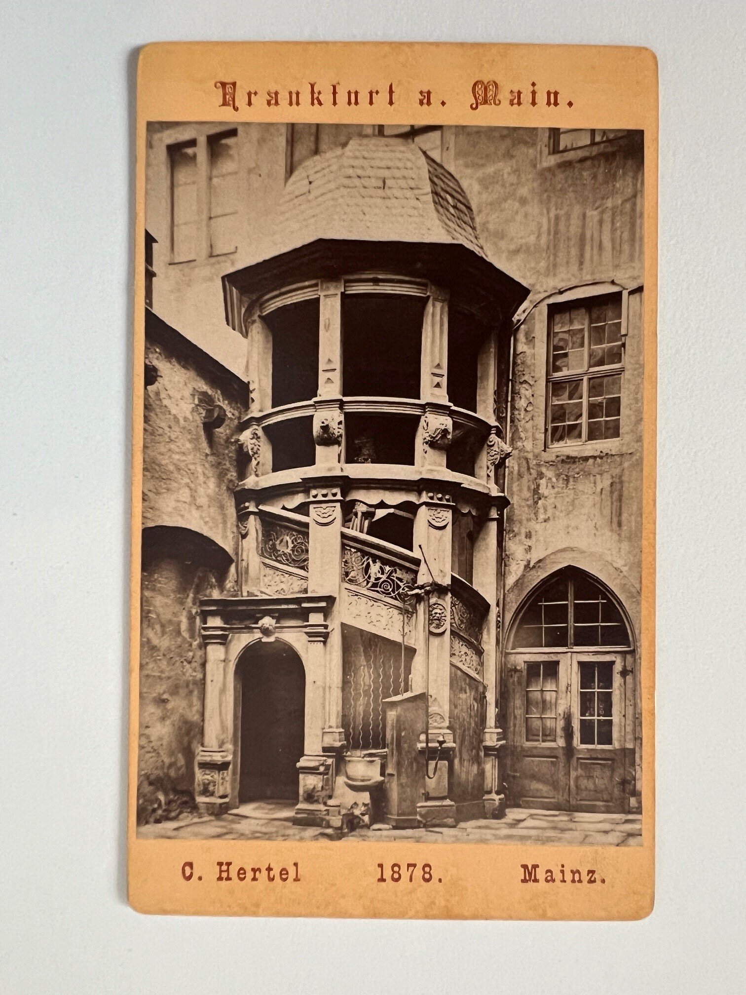 CdV, Carl Hertel, Frankfurt, Römerhöfchen, Treppe, 1878. (Taunus-Rhein-Main - Regionalgeschichtliche Sammlung Dr. Stefan Naas CC BY-NC-SA)