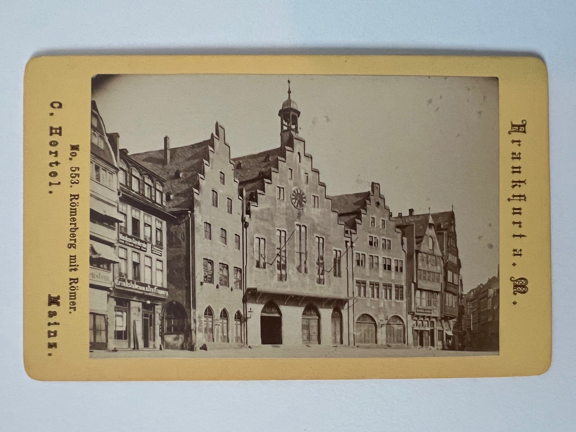 CdV, Carl Hertel, Frankfurt, Römerberg mit Römer, 1870. (Taunus-Rhein-Main - Regionalgeschichtliche Sammlung Dr. Stefan Naas CC BY-NC-SA)