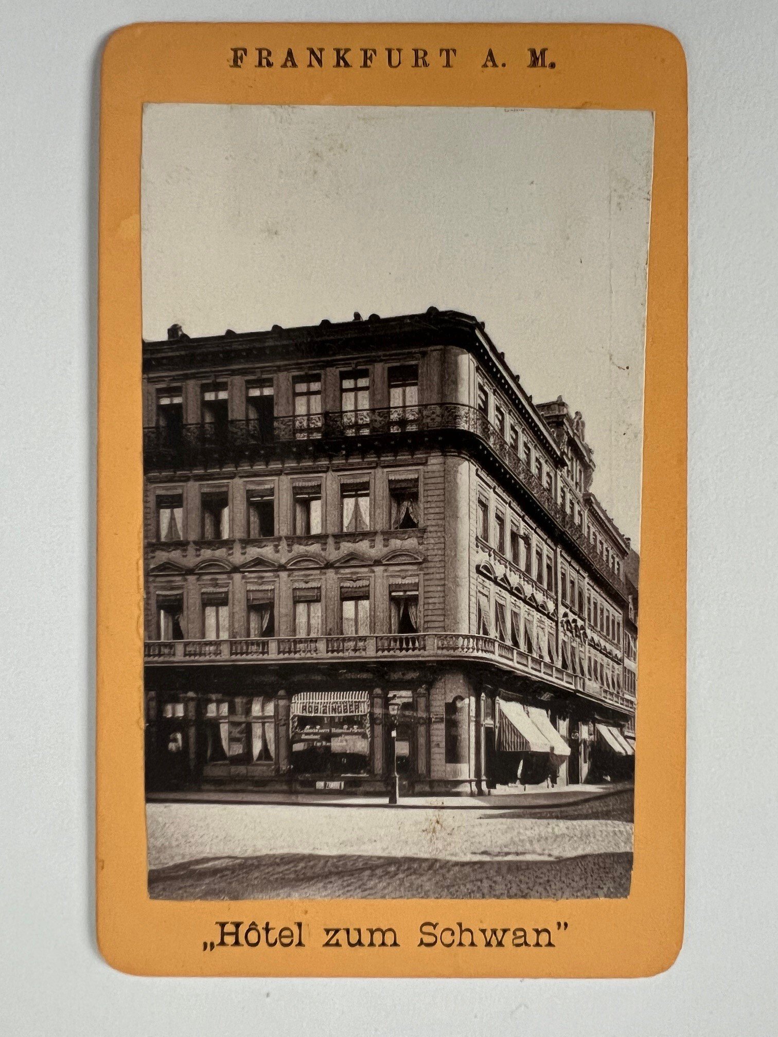 CdV, Unbekannter Fotograf, Frankfurt, Hotel zum Schwan, ca. 1878. (Taunus-Rhein-Main - Regionalgeschichtliche Sammlung Dr. Stefan Naas CC BY-NC-SA)