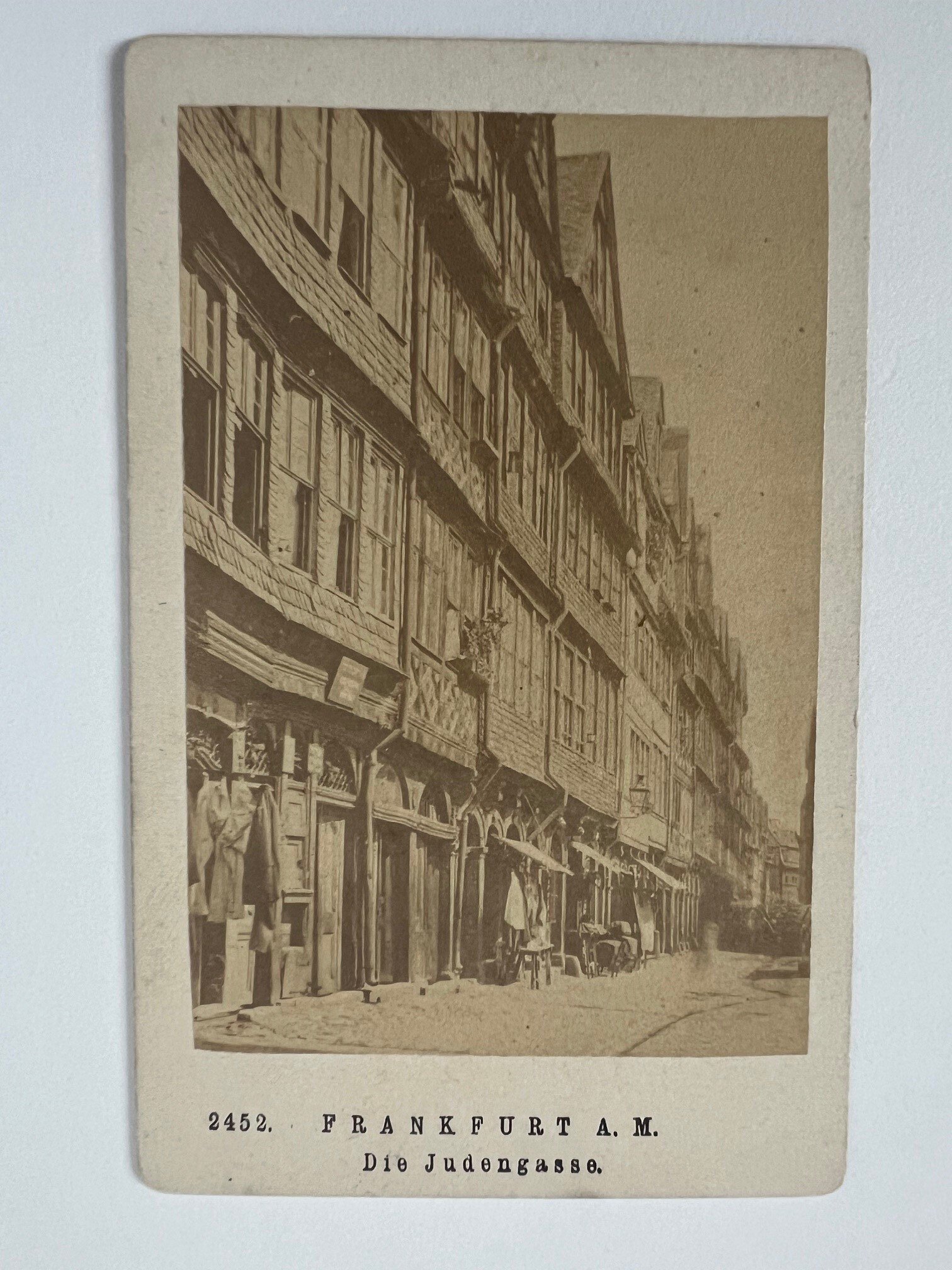 CdV, Unbekannter Fotograf, Frankfurt, Die Judengasse, ca. 1876. (Taunus-Rhein-Main - Regionalgeschichtliche Sammlung Dr. Stefan Naas CC BY-NC-SA)