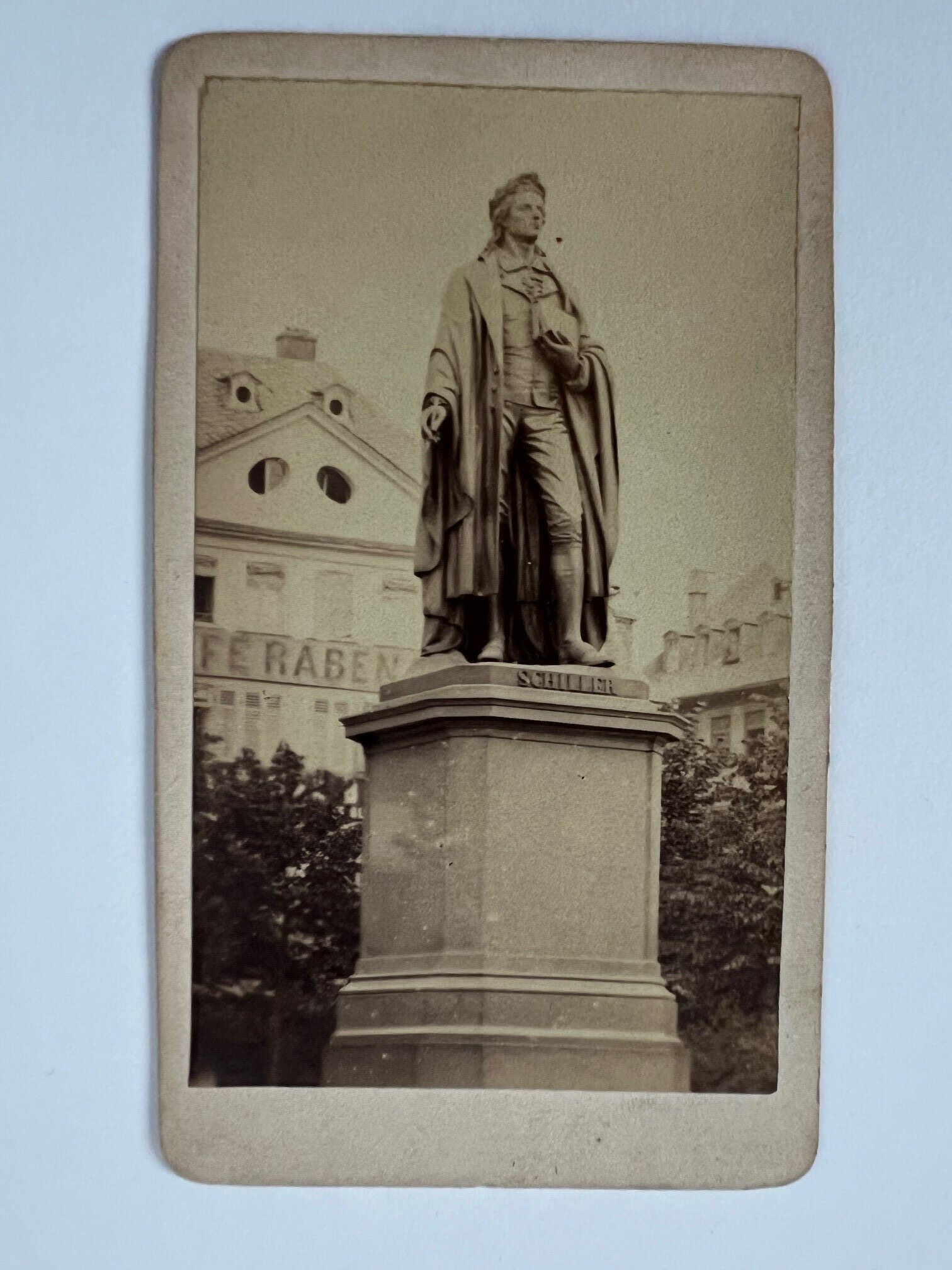 CdV, Straub und Kühn, Frankfurt, Das Schiller-Denkmal, ca. 1868. (Taunus-Rhein-Main - Regionalgeschichtliche Sammlung Dr. Stefan Naas CC BY-NC-SA)