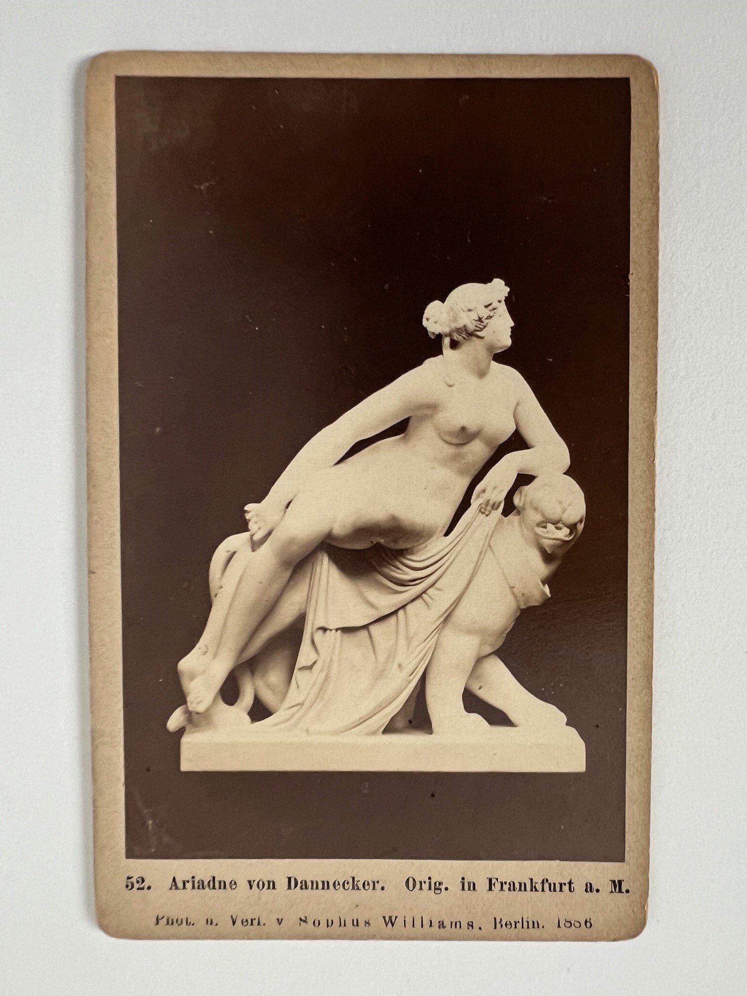 CdV, Sophus Williams, Frankfurt, Nr. 52, Ariadne, 1886. (Taunus-Rhein-Main - Regionalgeschichtliche Sammlung Dr. Stefan Naas CC BY-NC-SA)