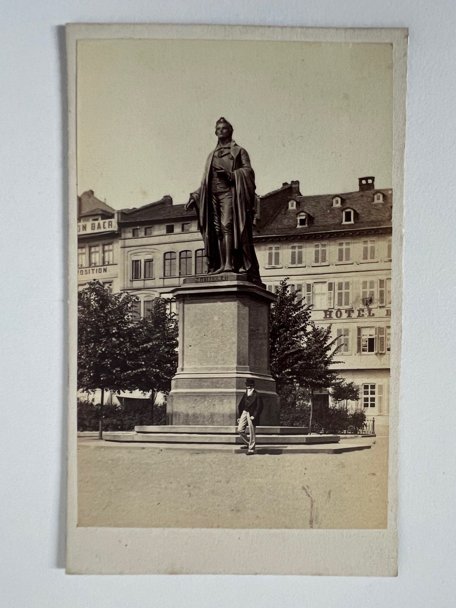 CdV, Theodor Creifelds, Frankfurt, Nr. 266 Schiller-Monument, ca. 1870. (Taunus-Rhein-Main - Regionalgeschichtliche Sammlung Dr. Stefan Naas CC BY-NC-SA)